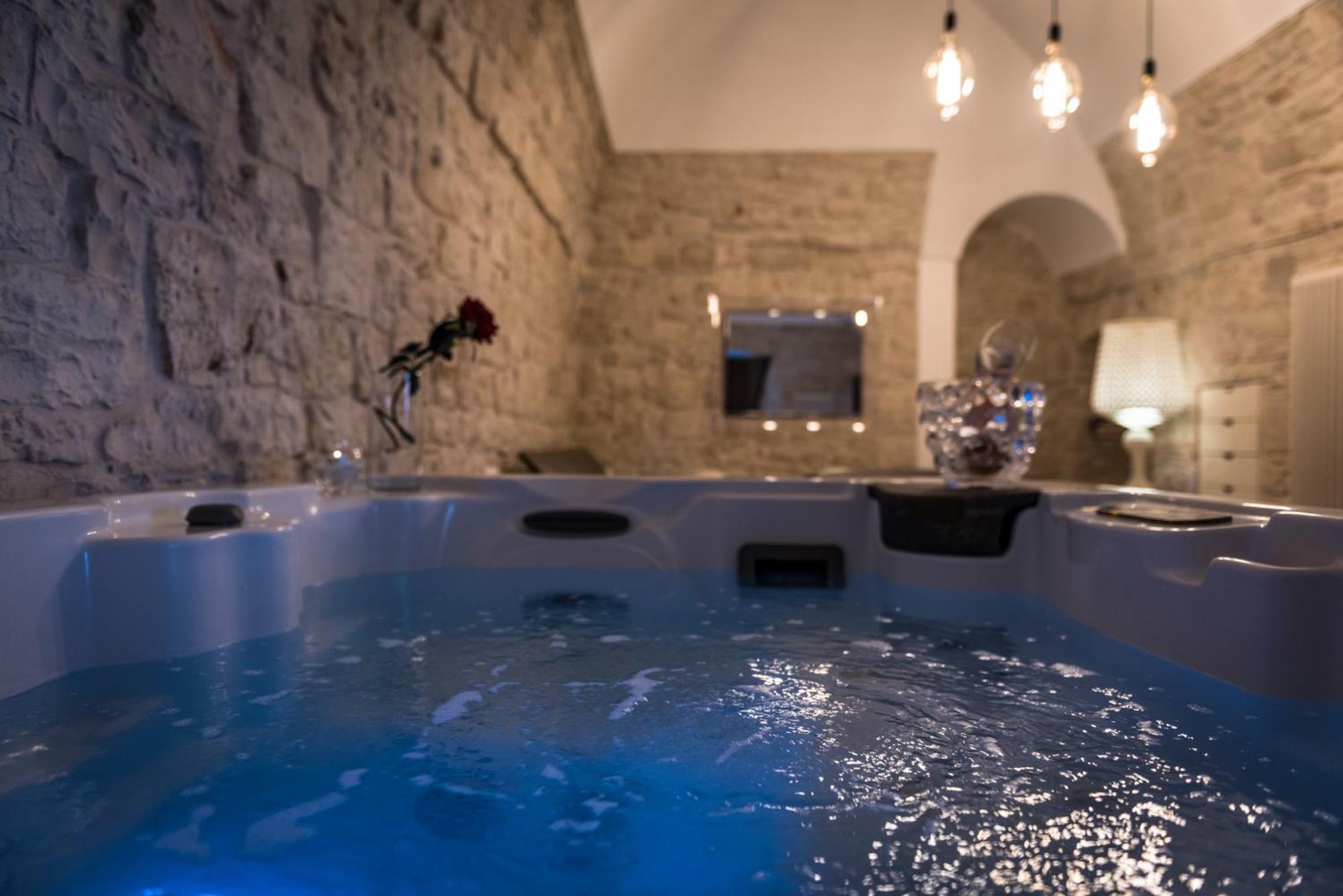 King Suite with Spa Bath photo 2