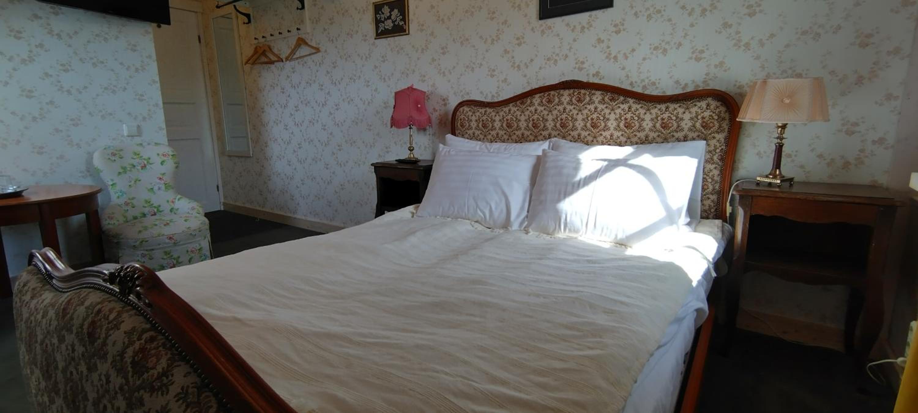 Double Room - Photo 7