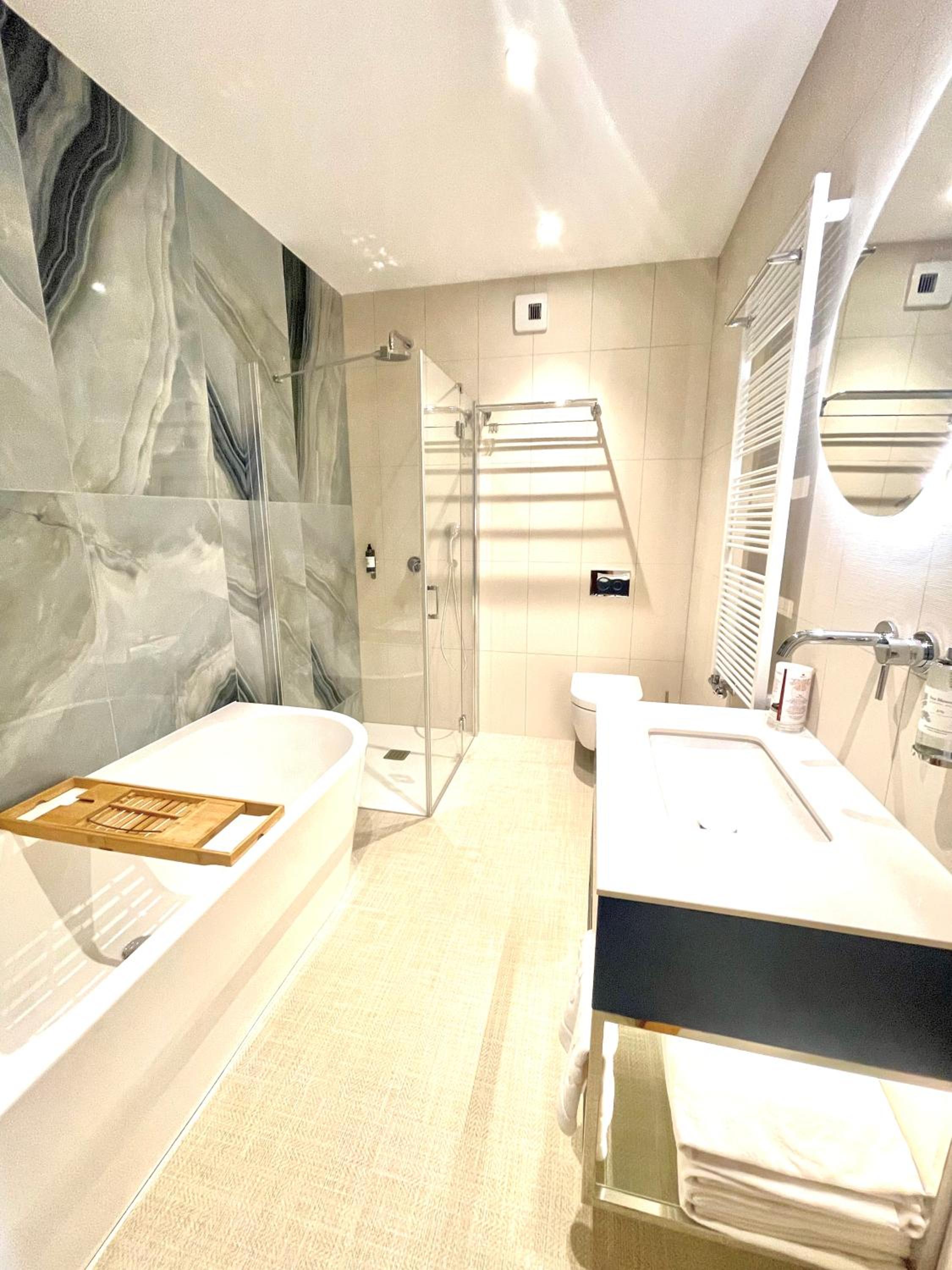 Deluxe Suite with Sea View photo 2