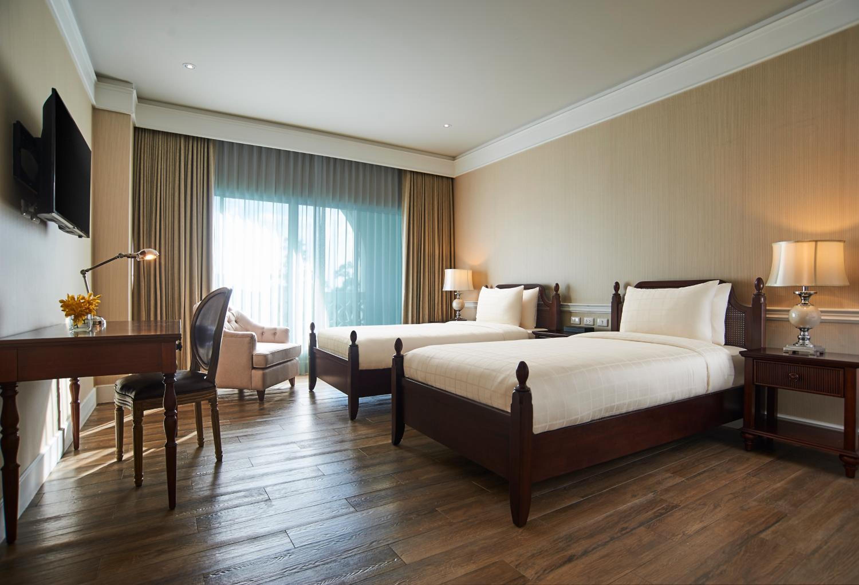 Grand Deluxe Twin Bed - Photo 1