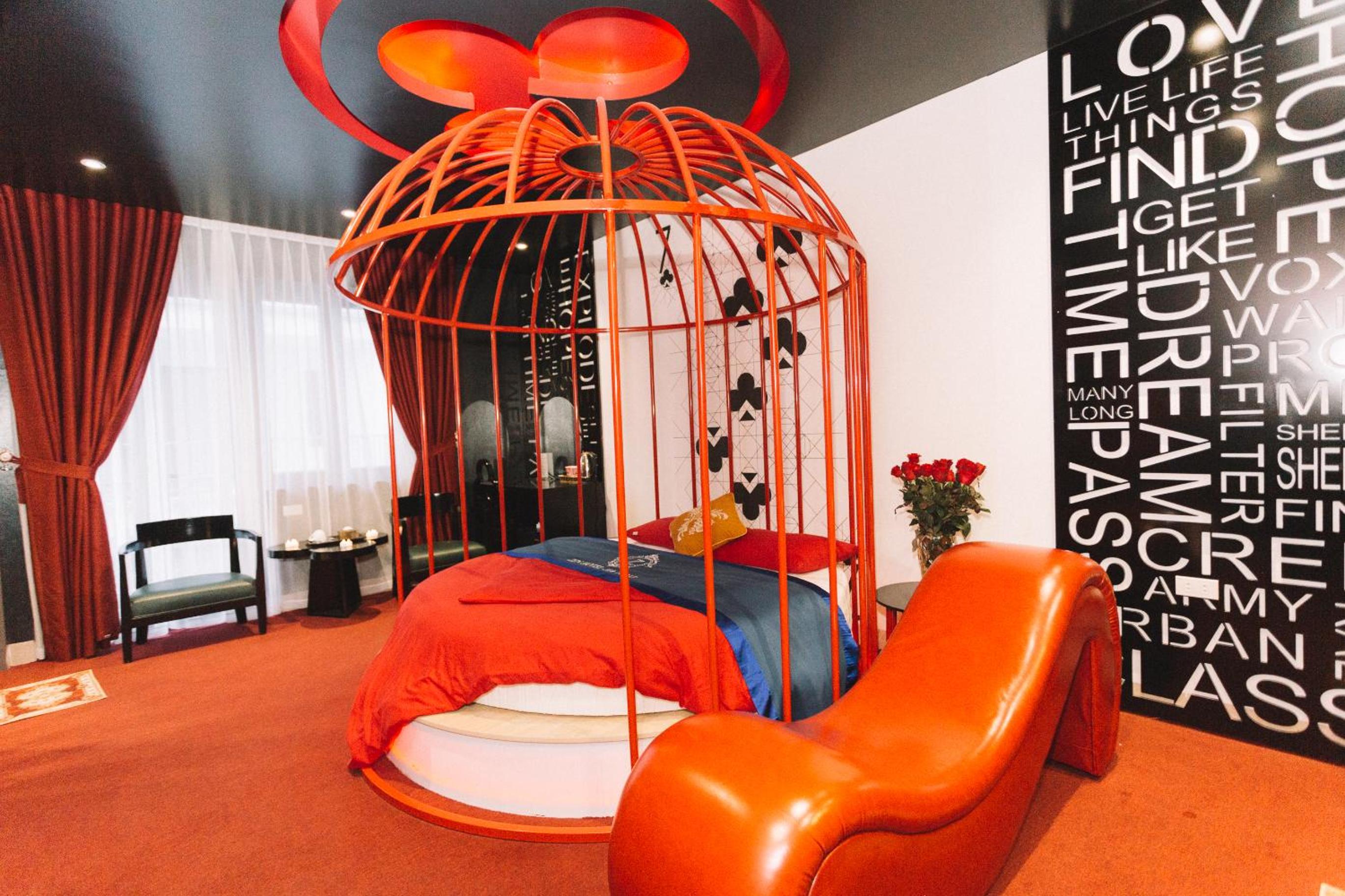 Deluxe Queen Room - Photo 18