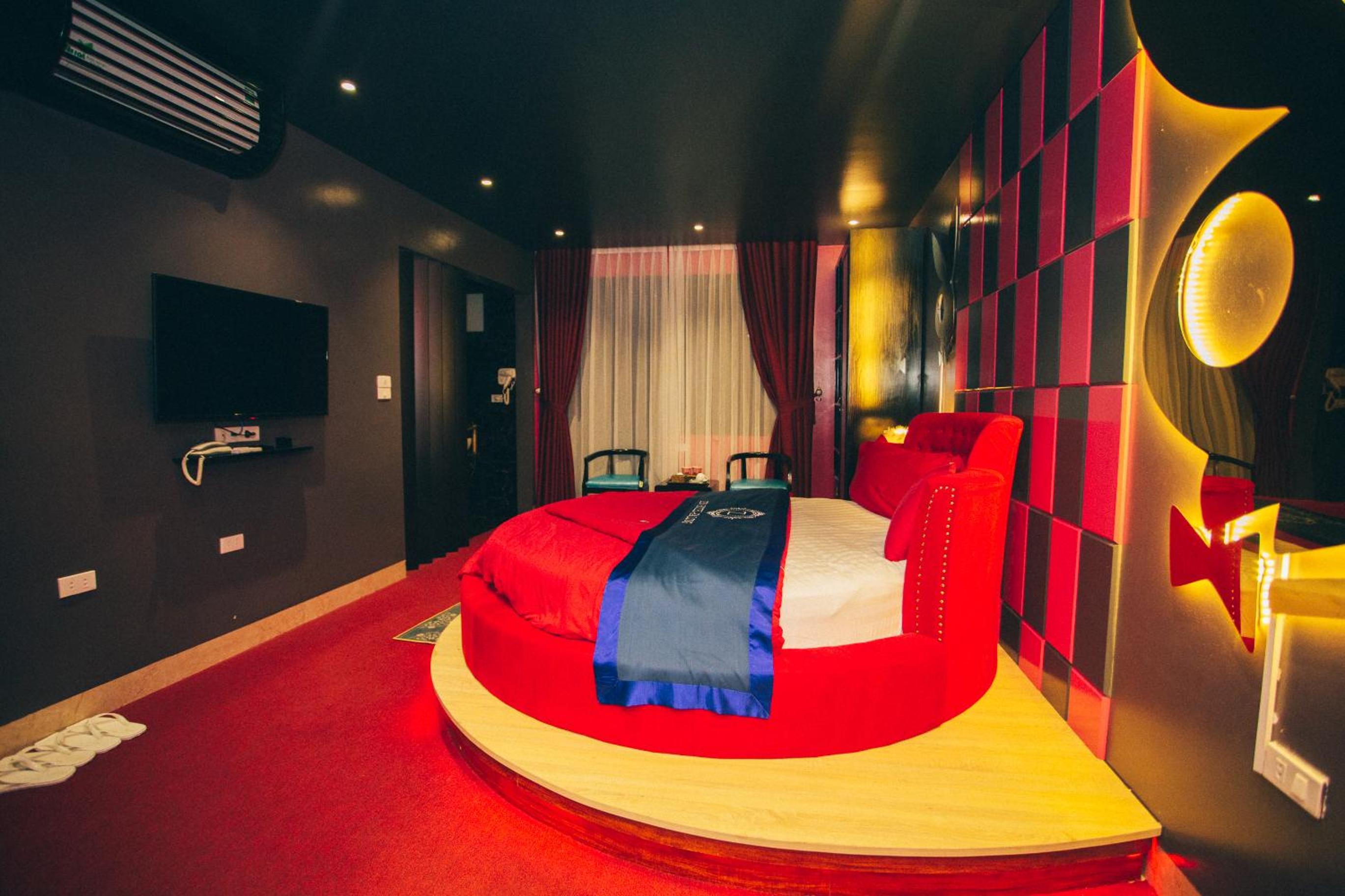 Suite - Photo 20