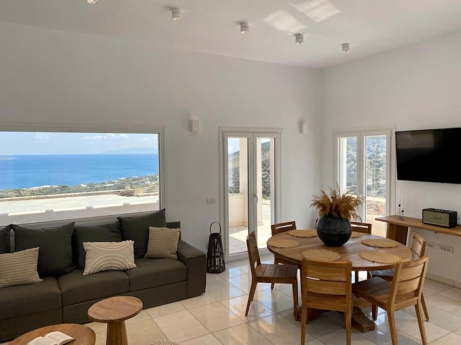 Three-Bedroom Villa photo 3