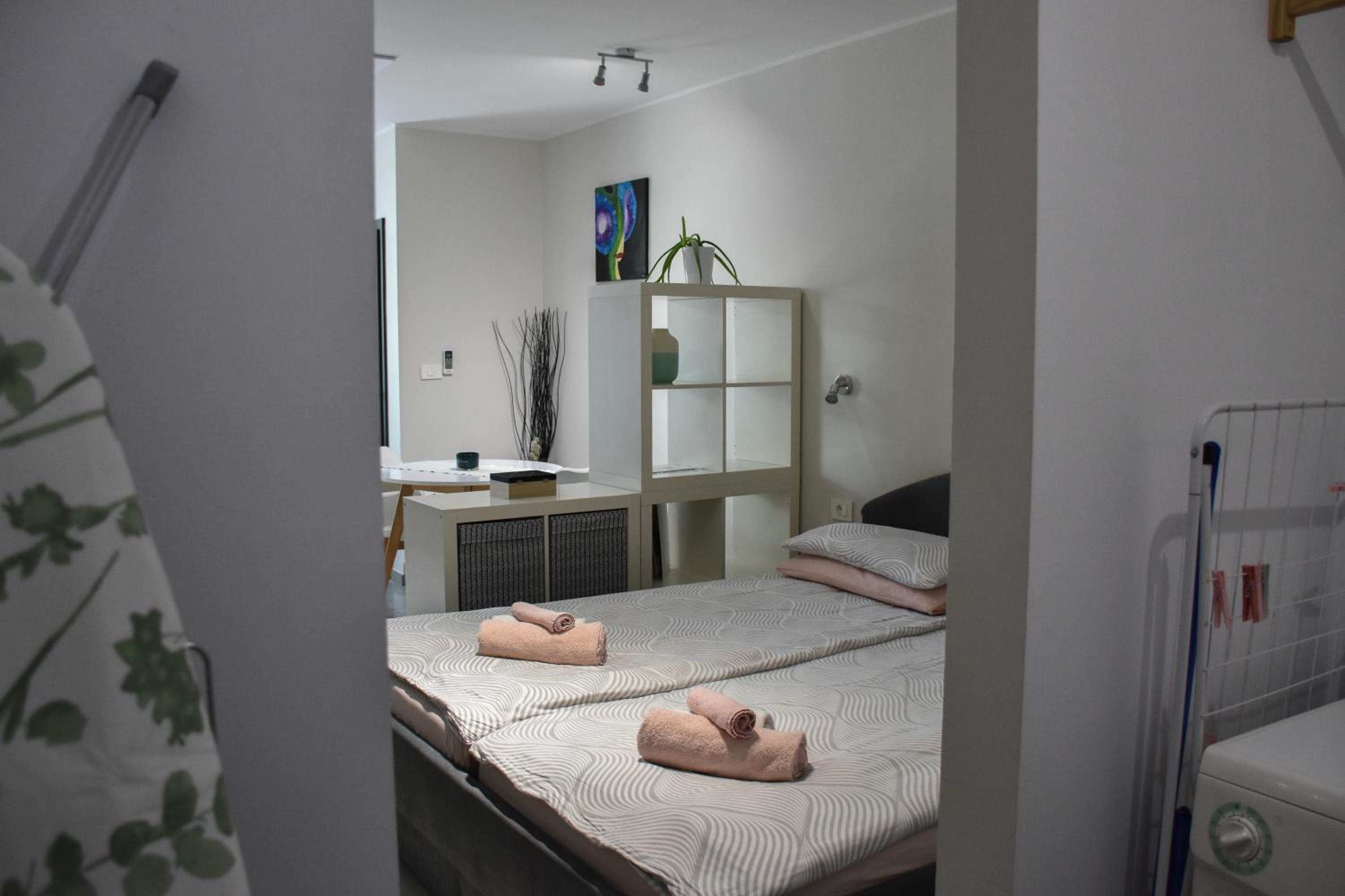 One-Bedroom Apartment - Photo 17