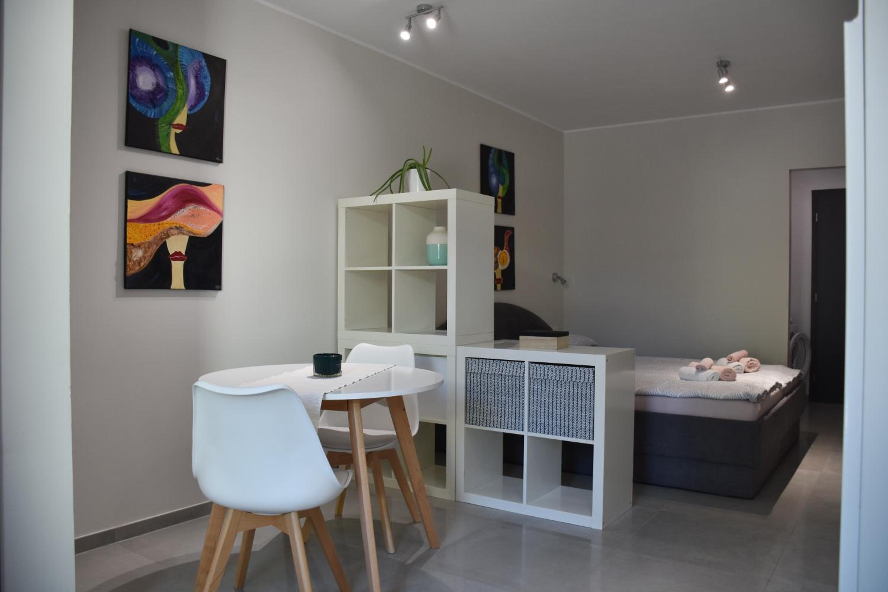 One-Bedroom Apartment - Photo 1