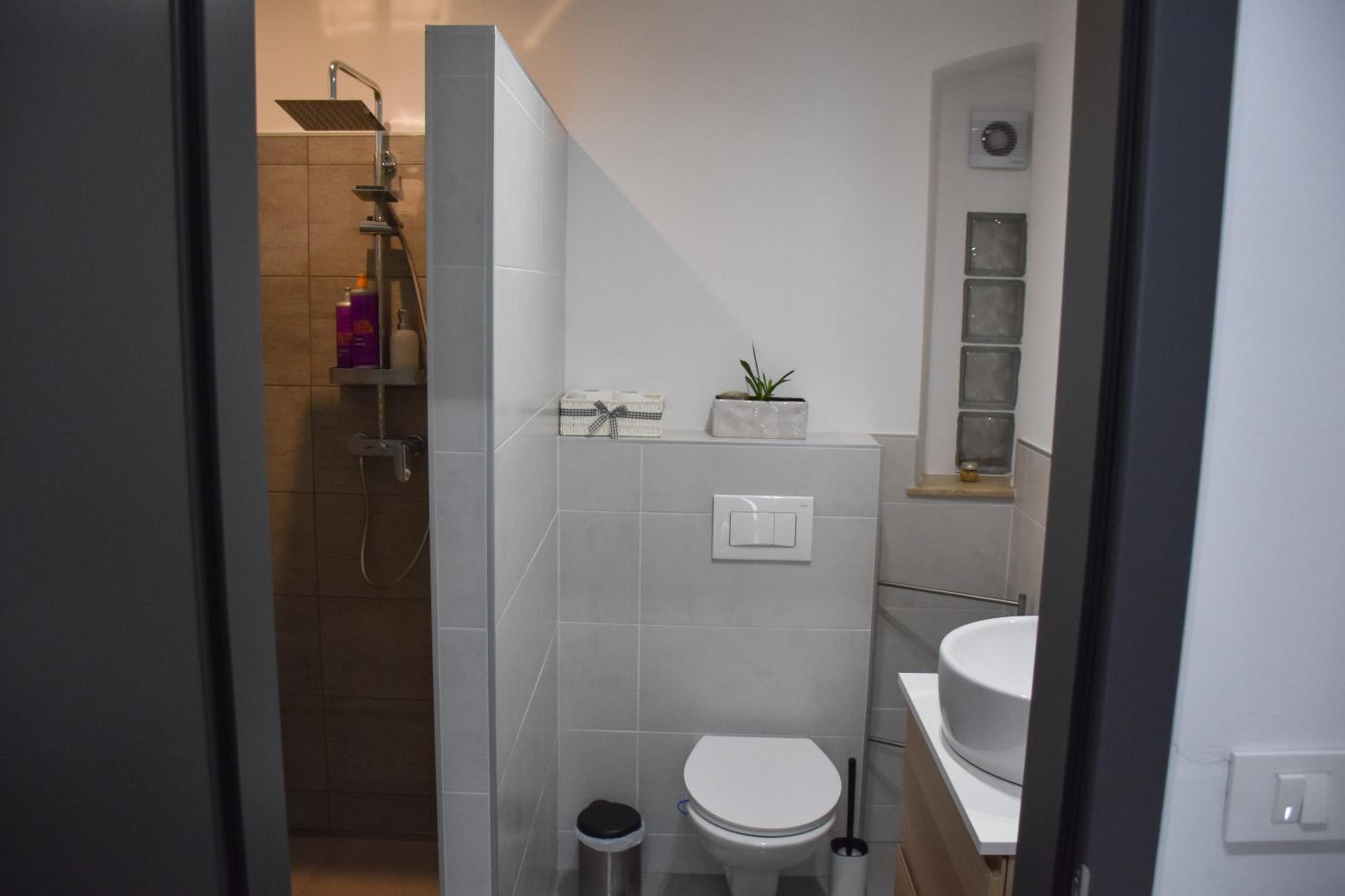 One-Bedroom Apartment - Photo 9