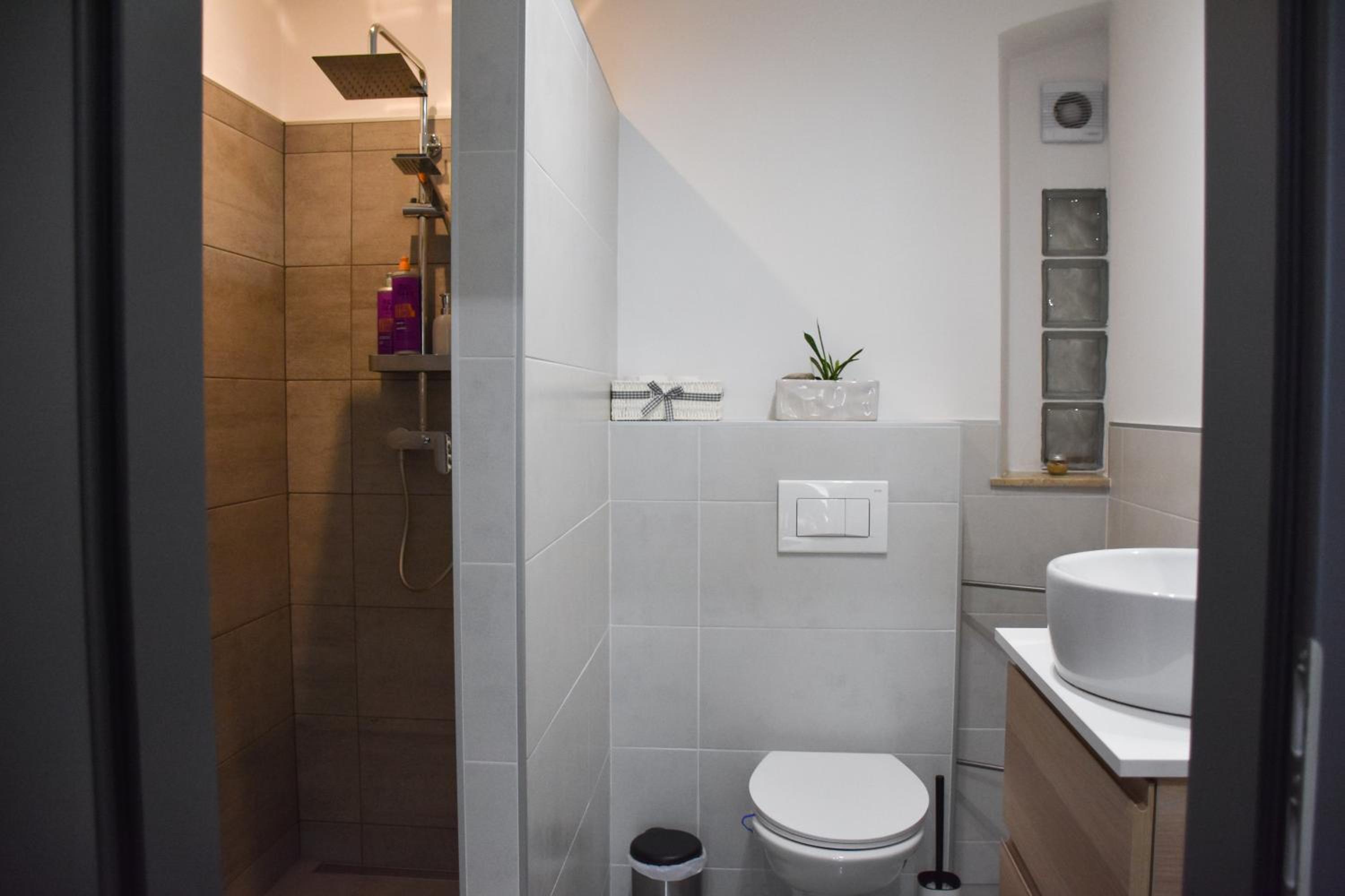One-Bedroom Apartment - Photo 4
