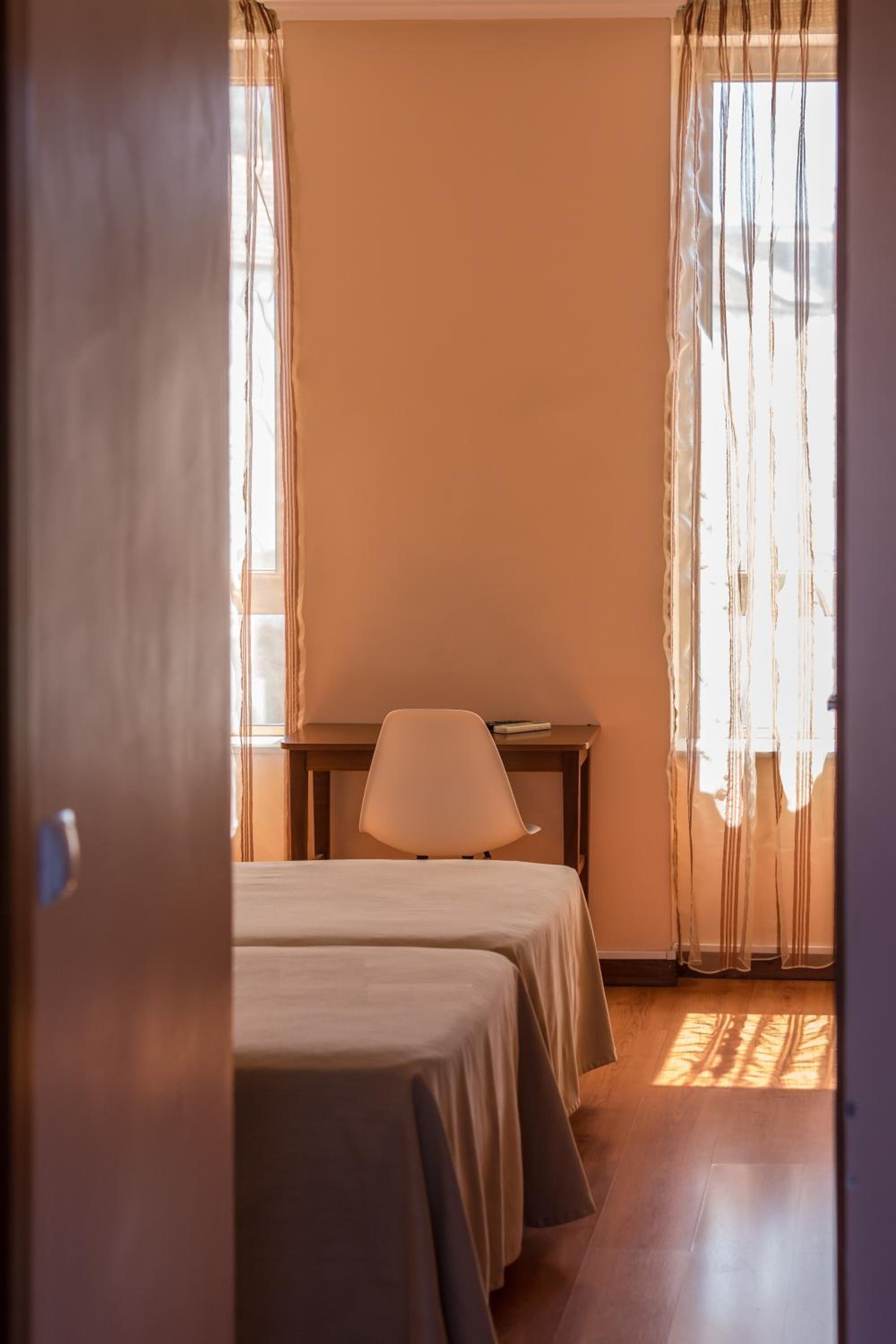 Twin Room - Photo 2