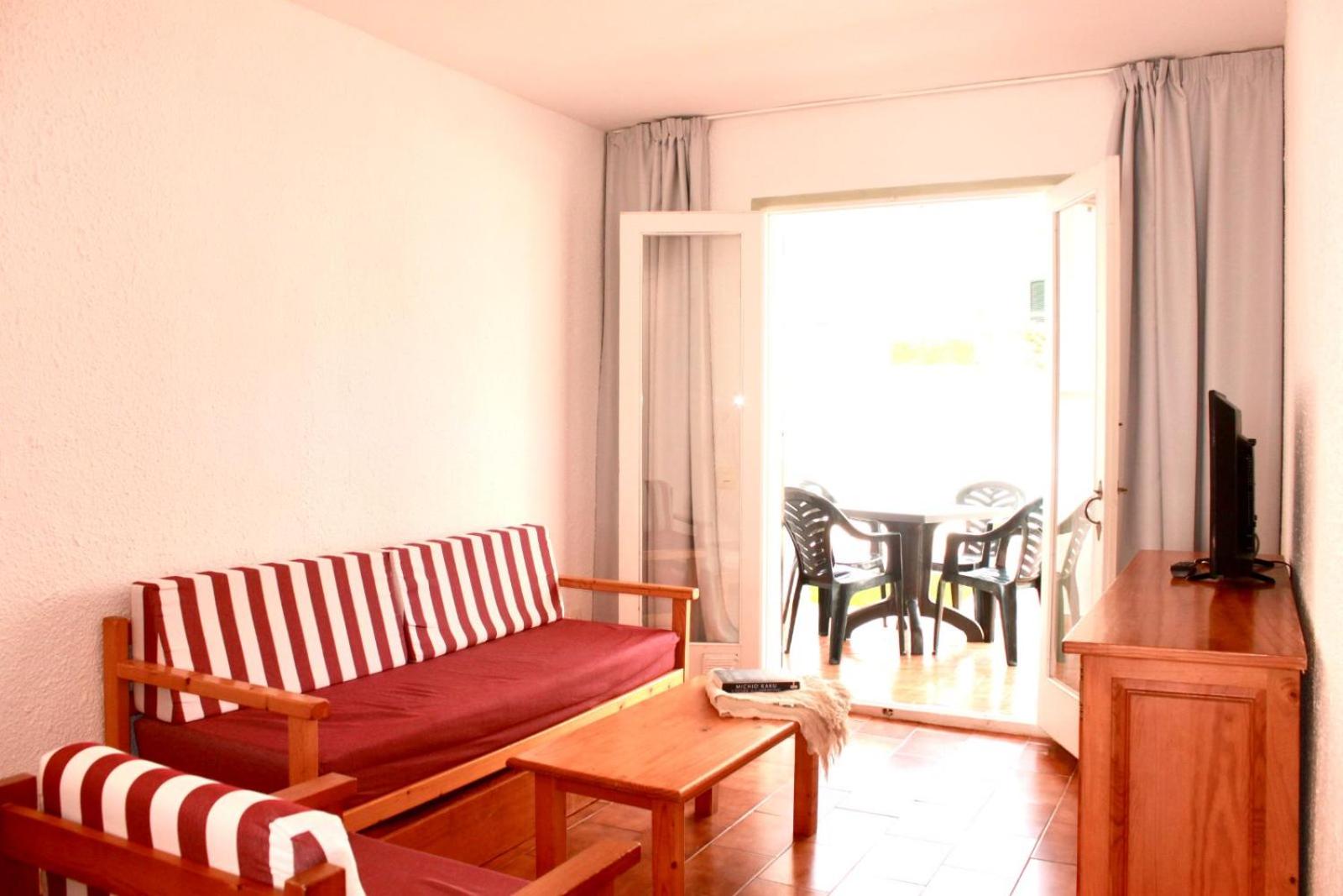 Two-Bedroom Apartment with Garden View photo 3