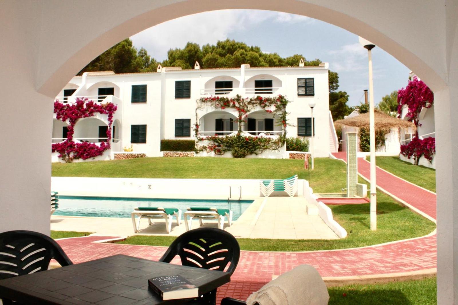 Apartment with Pool View