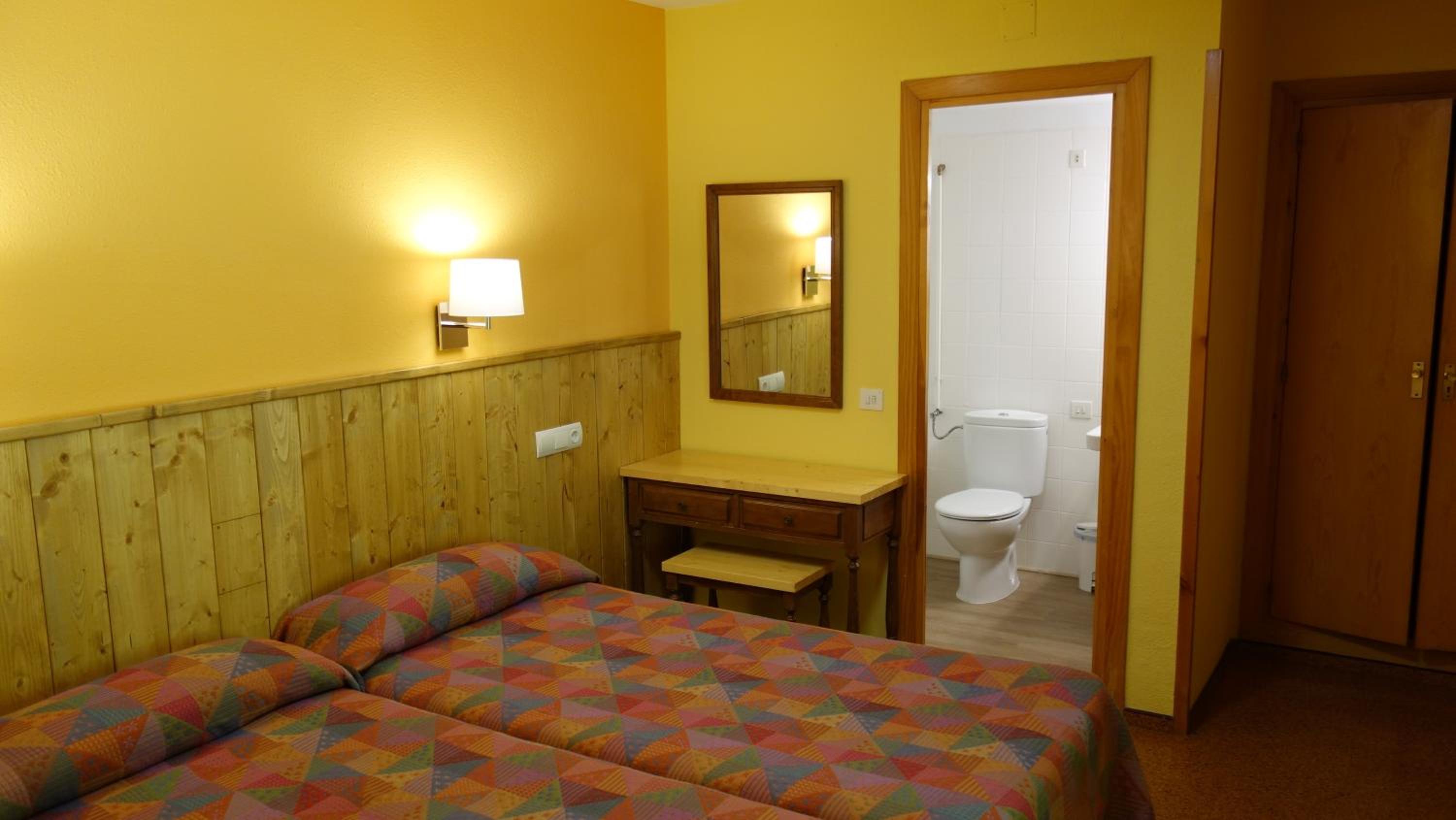 Twin Room - Photo 6