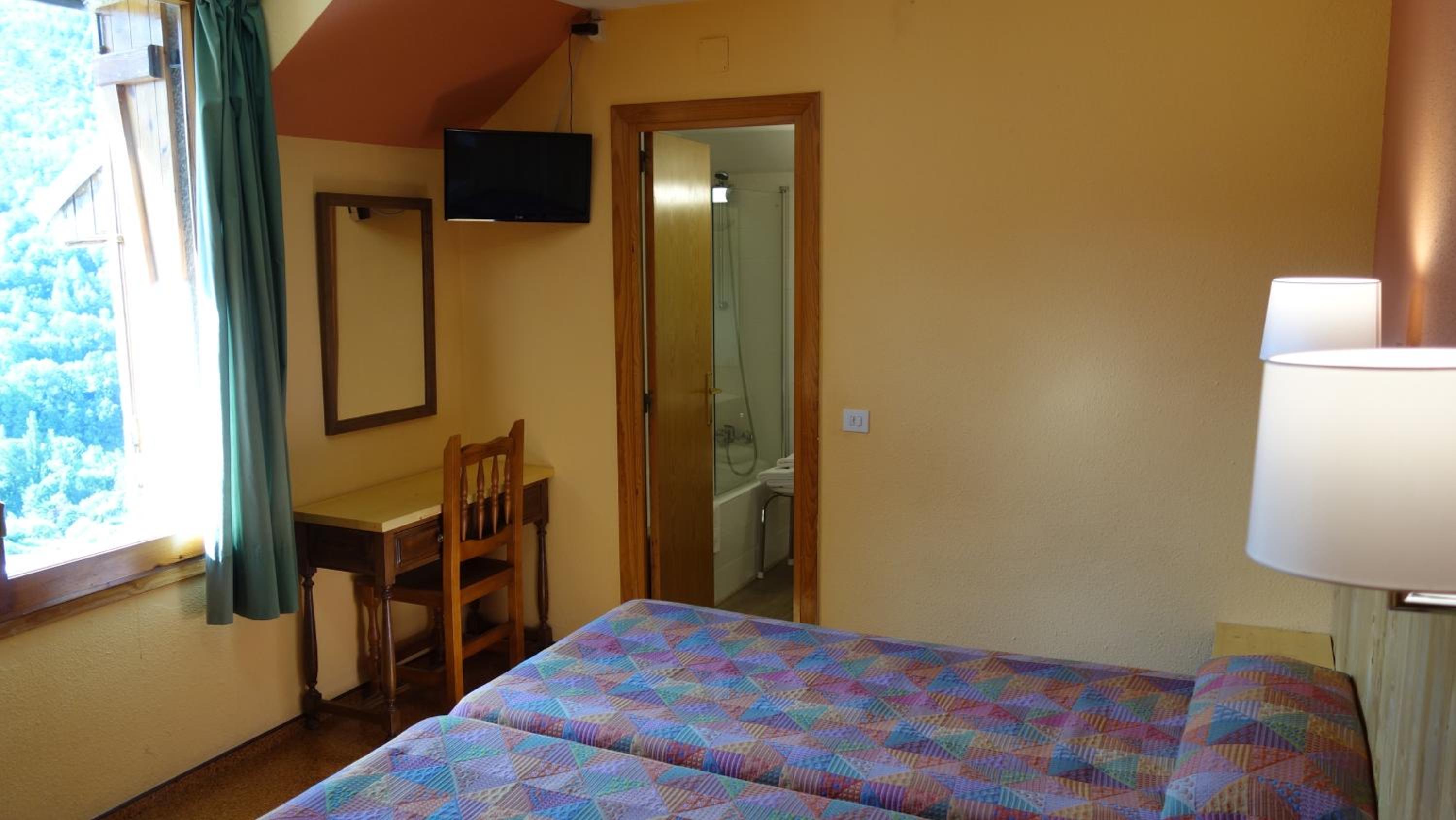 Twin Room - Photo 8