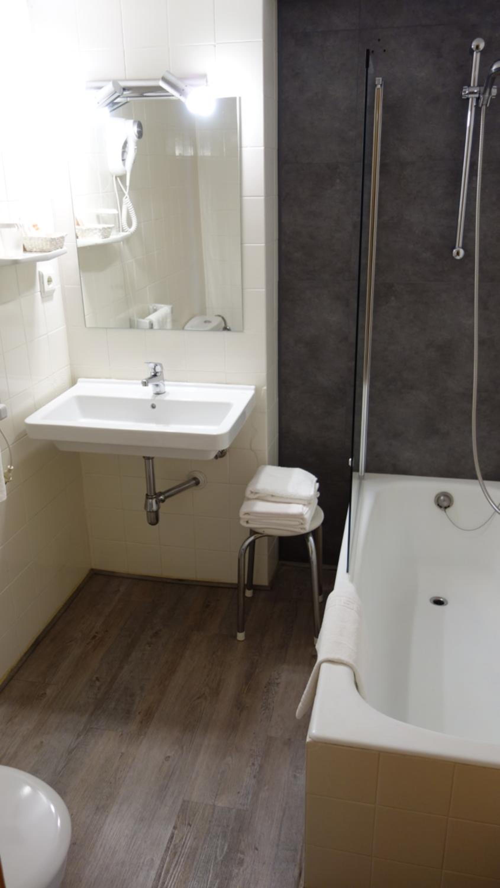 Twin Room - Photo 5