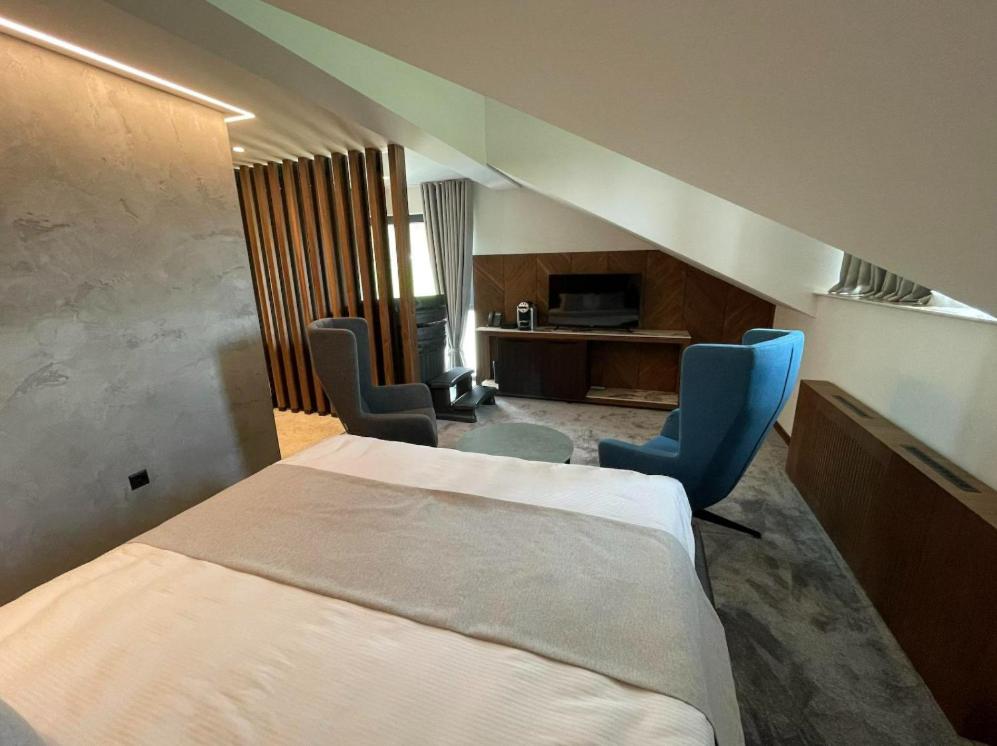 Double Room with Spa Bath photo 1