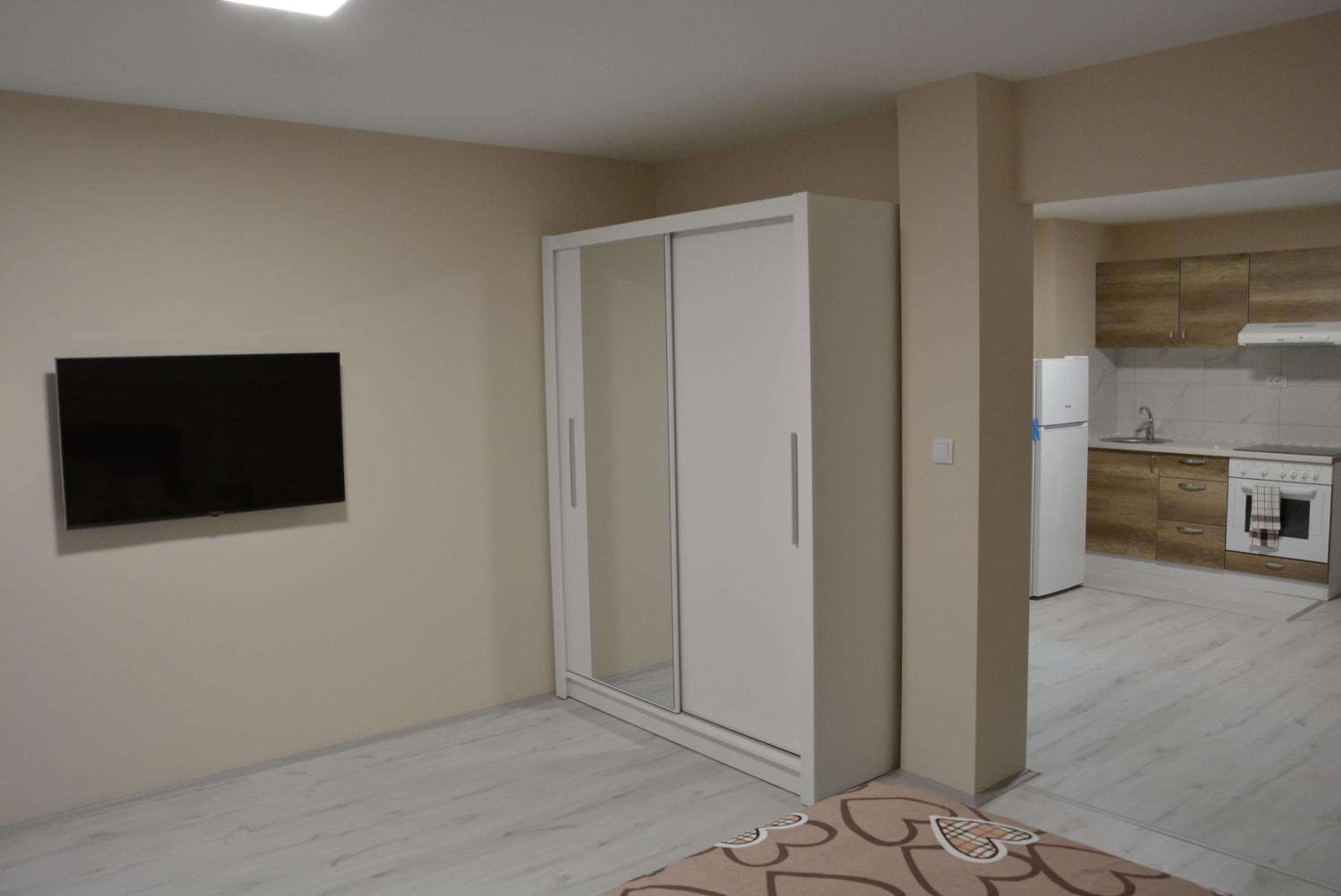 One-Bedroom Apartment photo 1