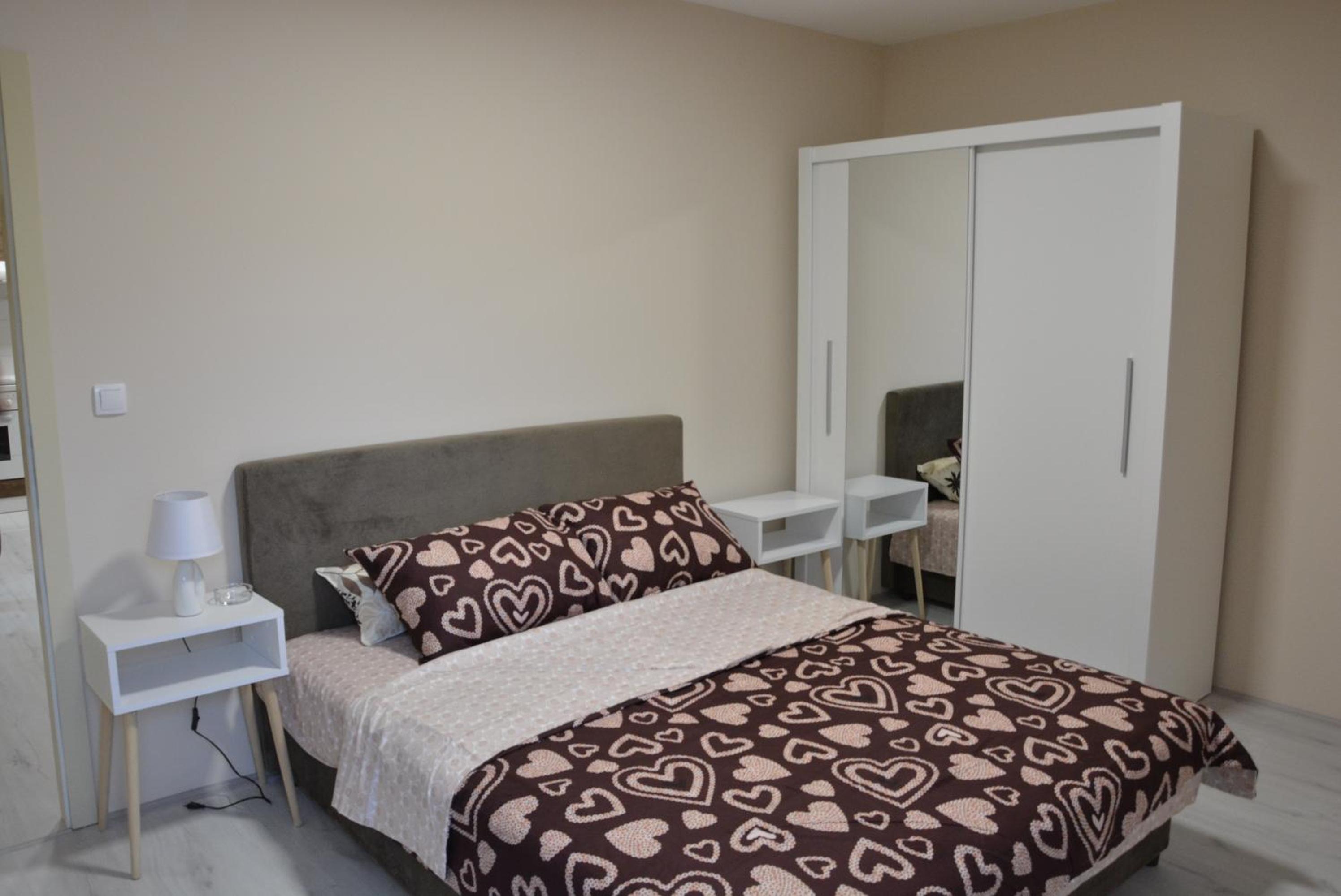 One-Bedroom Apartment photo 2