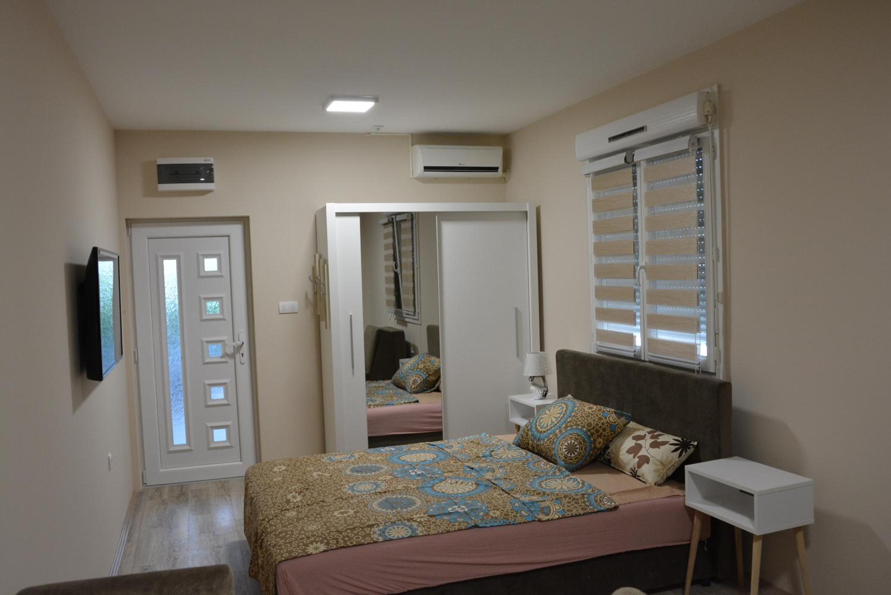 One-Bedroom Apartment photo 3