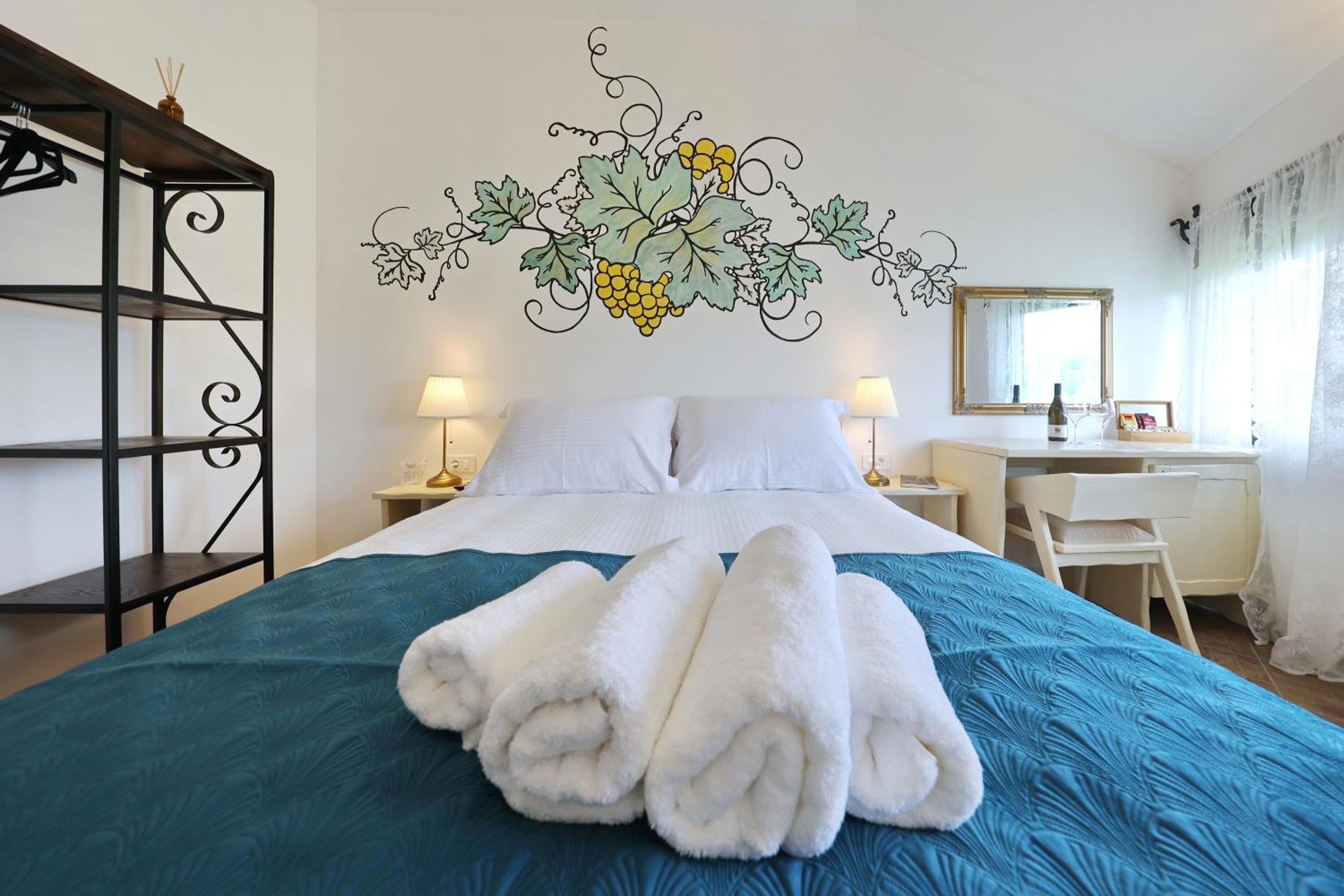 Deluxe Double or Twin Room - Photo 18