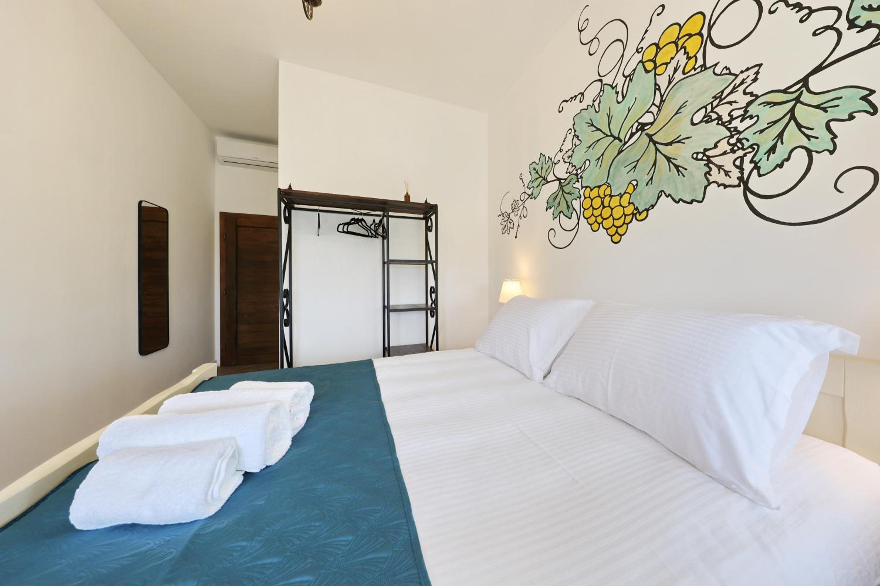 Deluxe Double or Twin Room - Photo 12