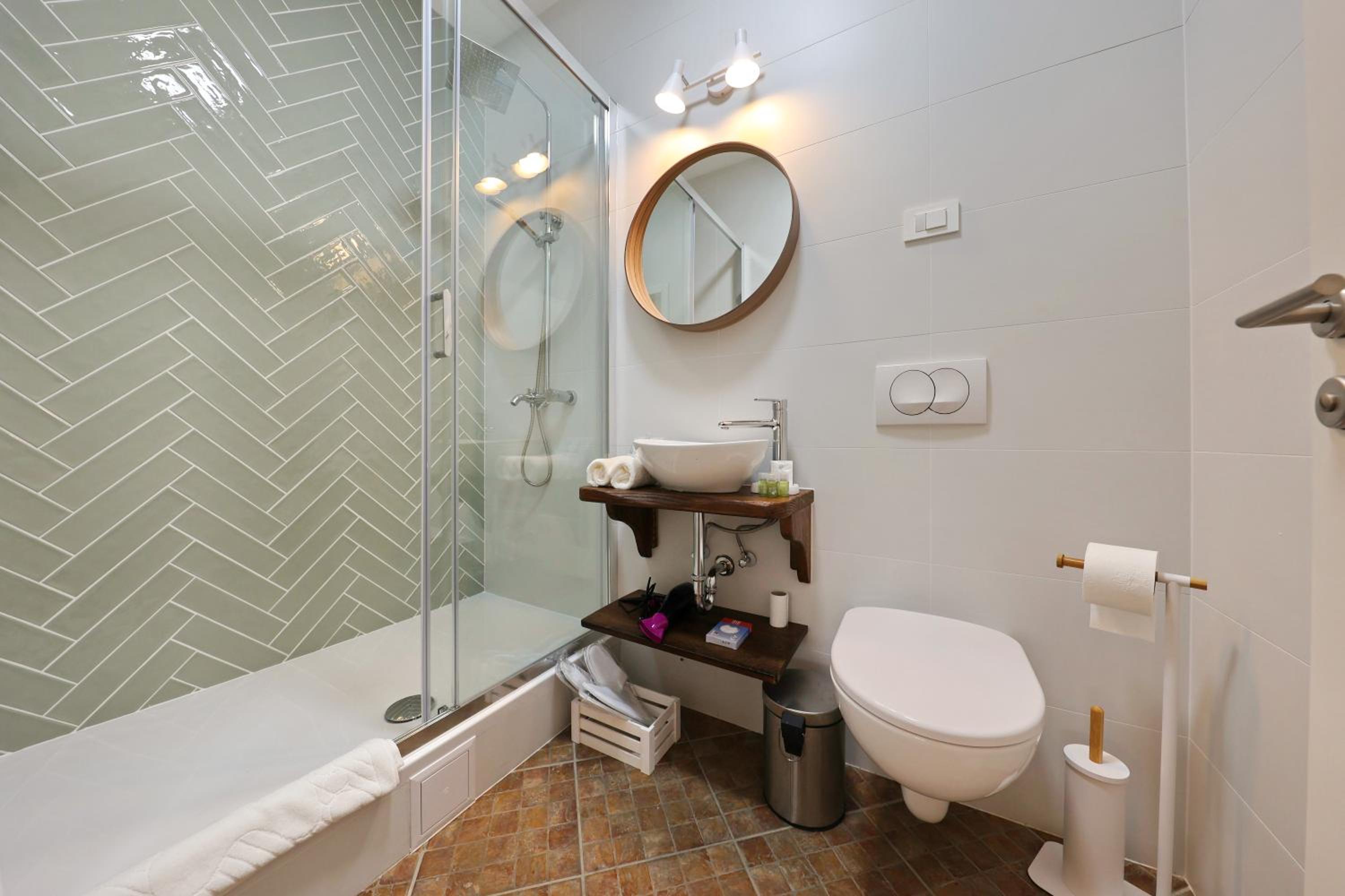 Luxury Quadruple Room - Photo 22
