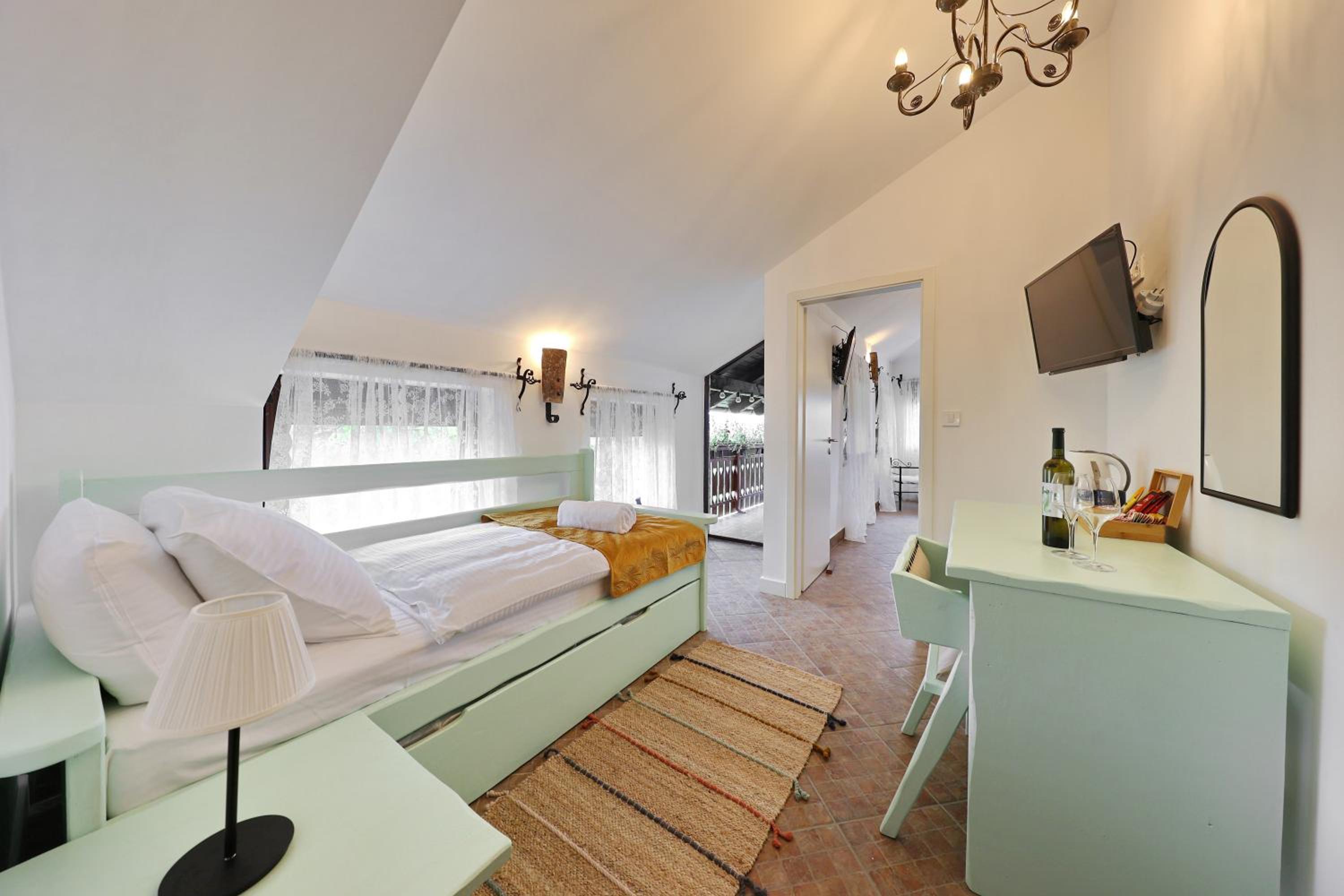 Luxury Quadruple Room - Photo 26