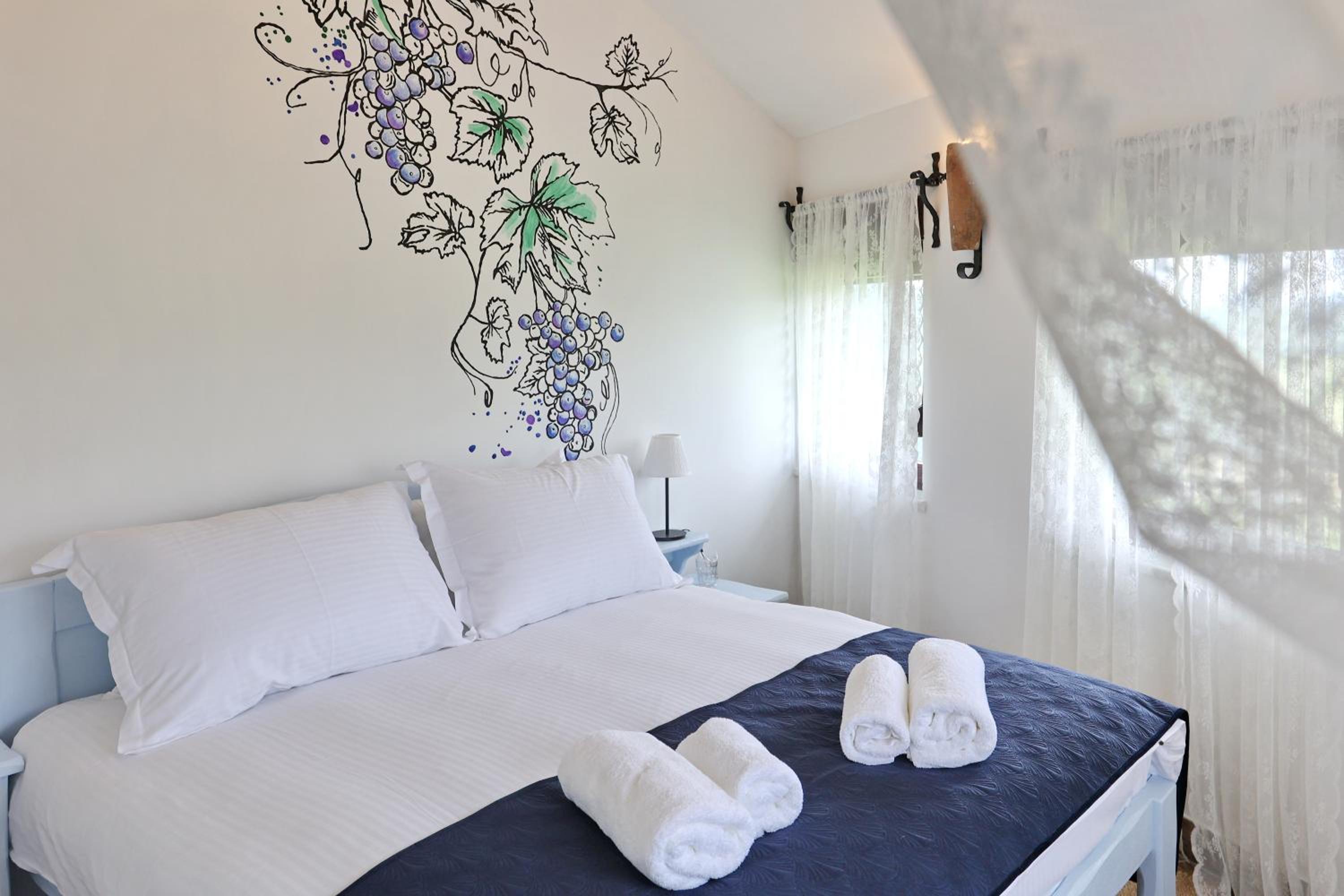 Deluxe Quadruple Room - Photo 14