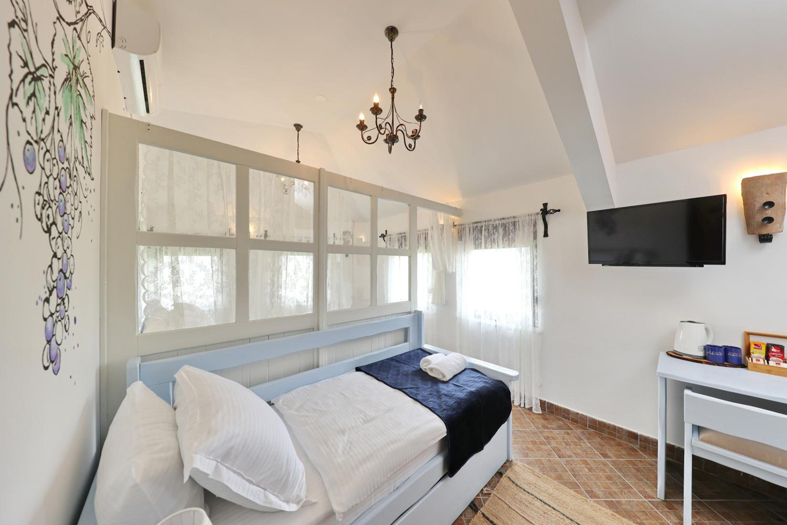 Deluxe Quadruple Room - Photo 23
