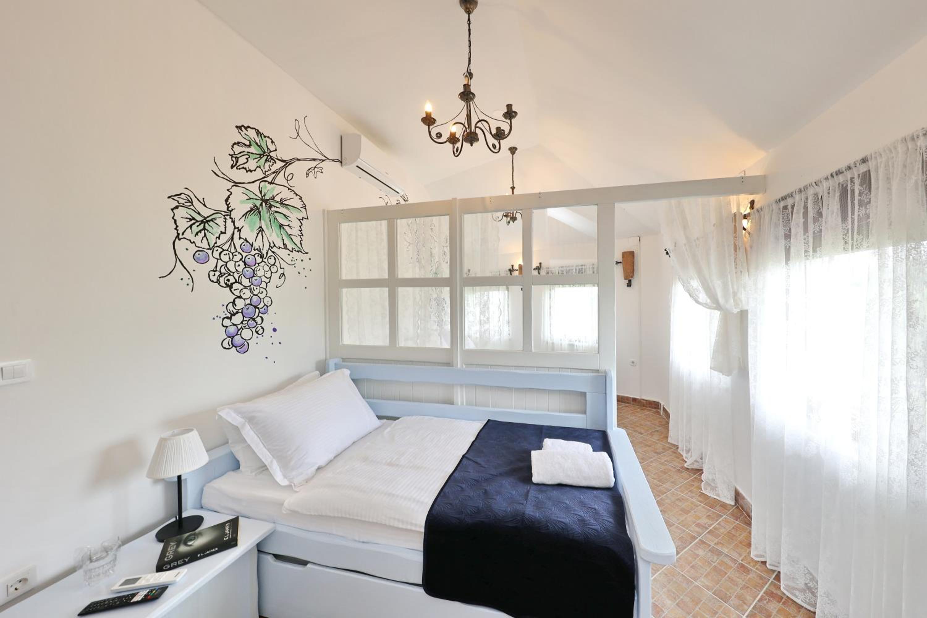 Deluxe Quadruple Room - Photo 8