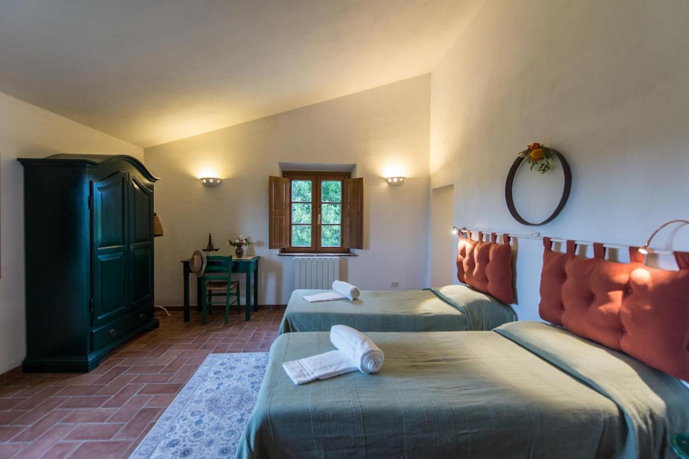 Large Double or Twin Room photo 1