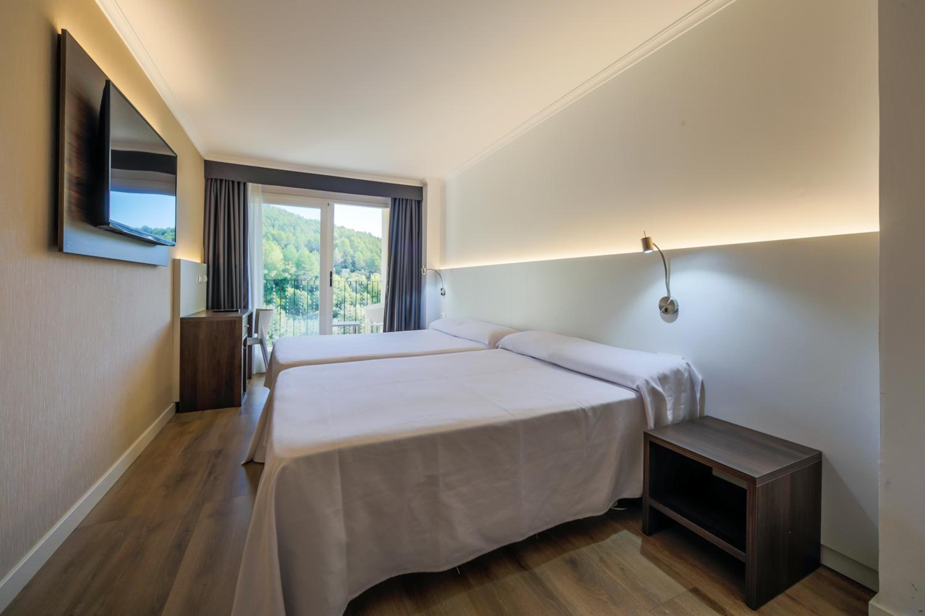 Premium Double or Twin Room with River View - Photo 1