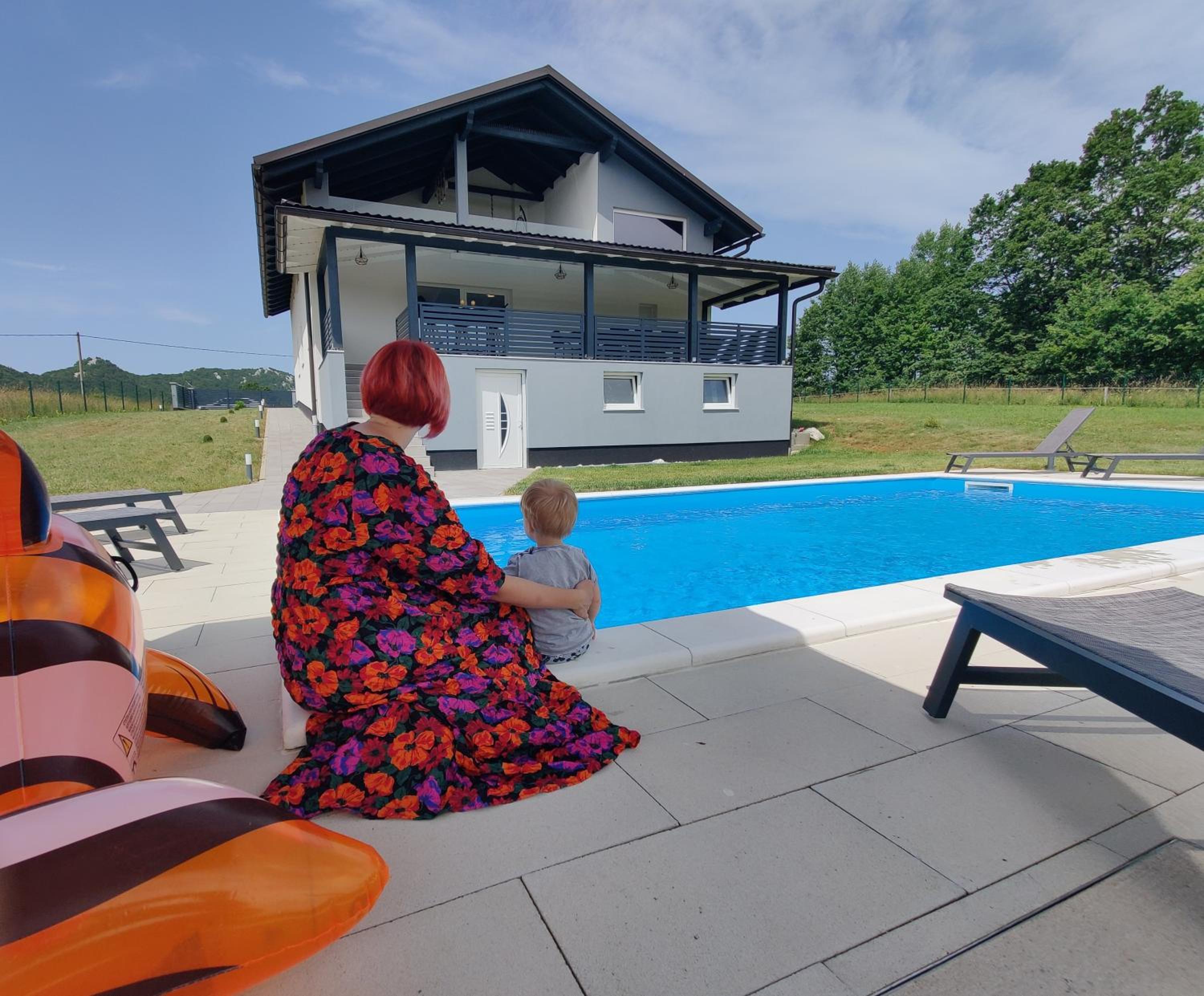 Villa with Private Pool - Photo 38
