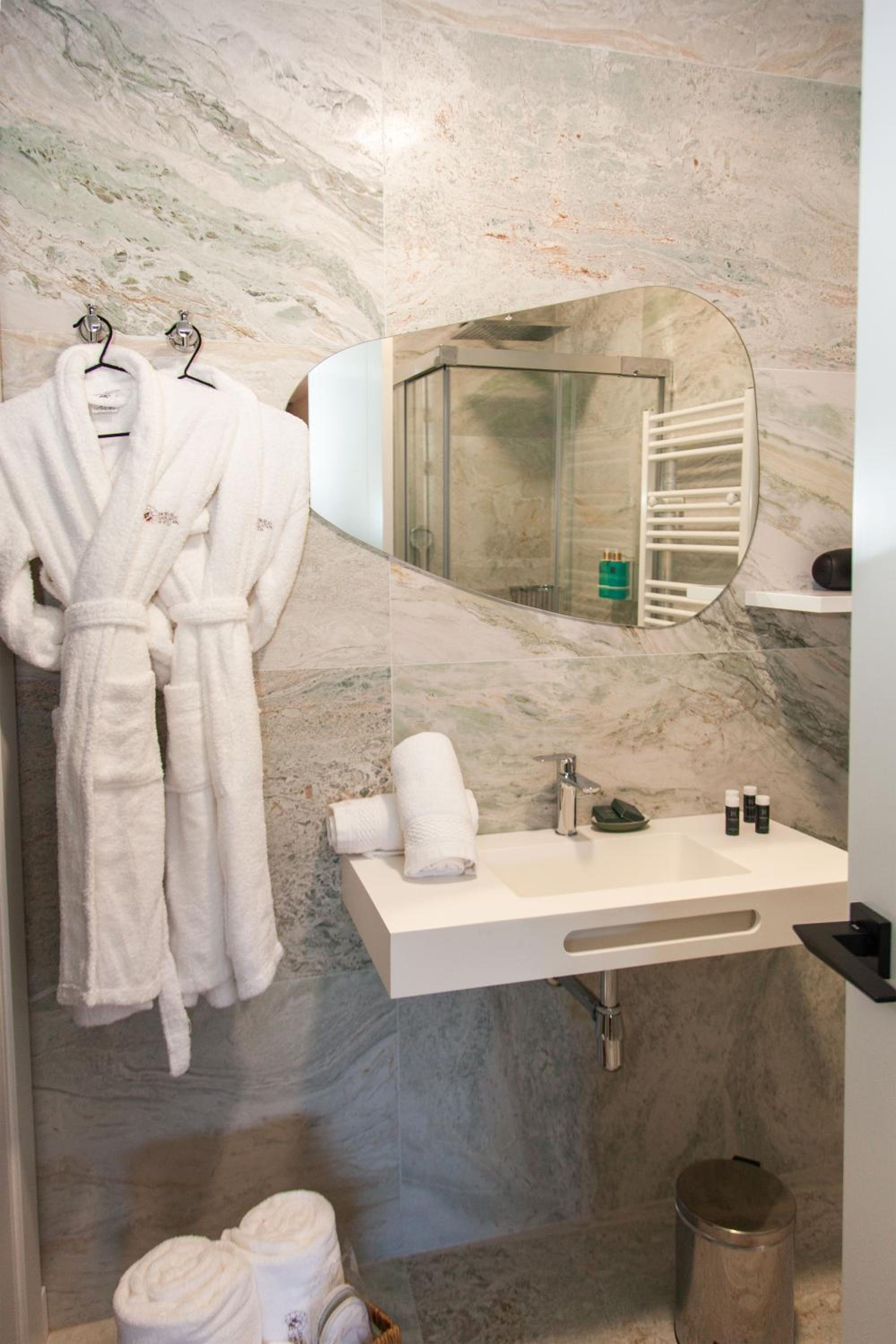 Habitación Doble Deluxe con Baño Habitación Doble Deluxe con Baño