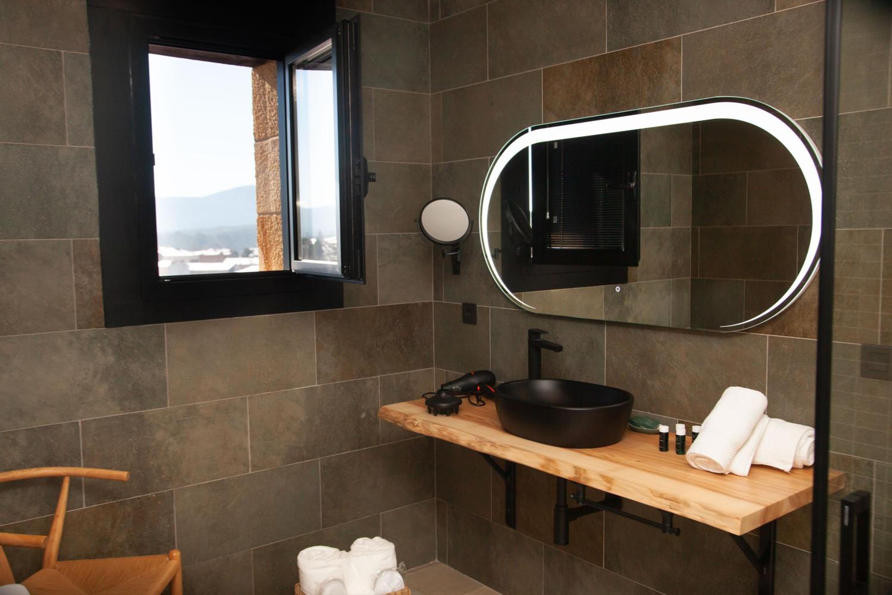Suite Deluxe con Bañera de Hidromasaje Suite Deluxe con Bañera de Hidromasaje