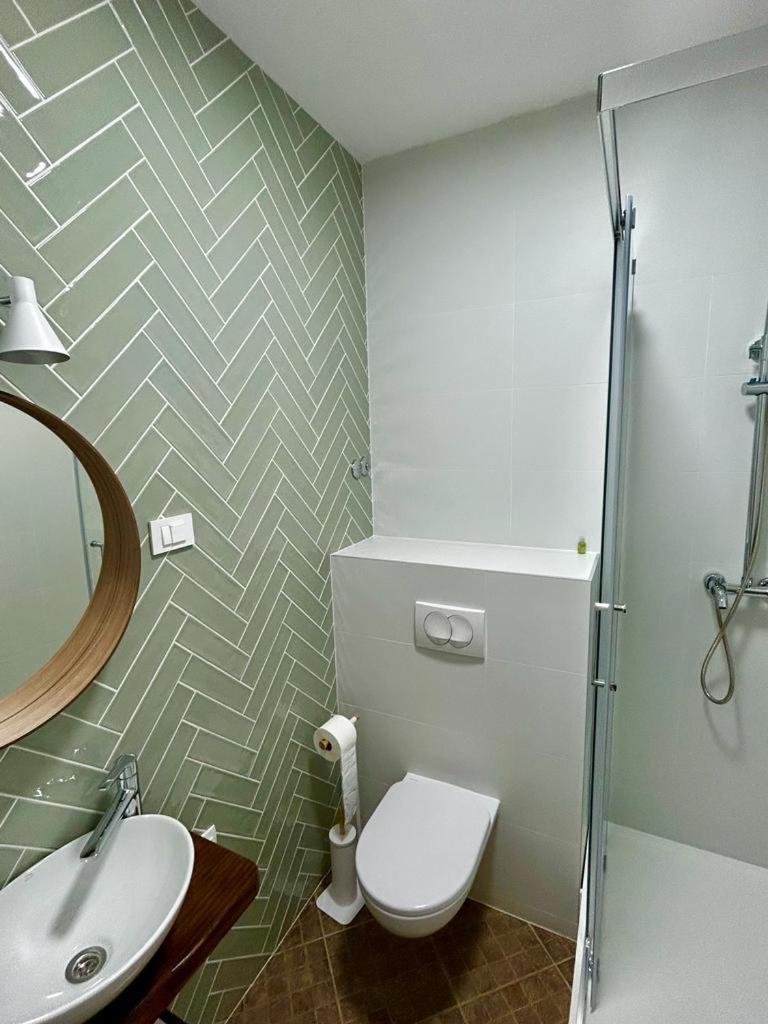 Deluxe Double or Twin Room - Photo 9