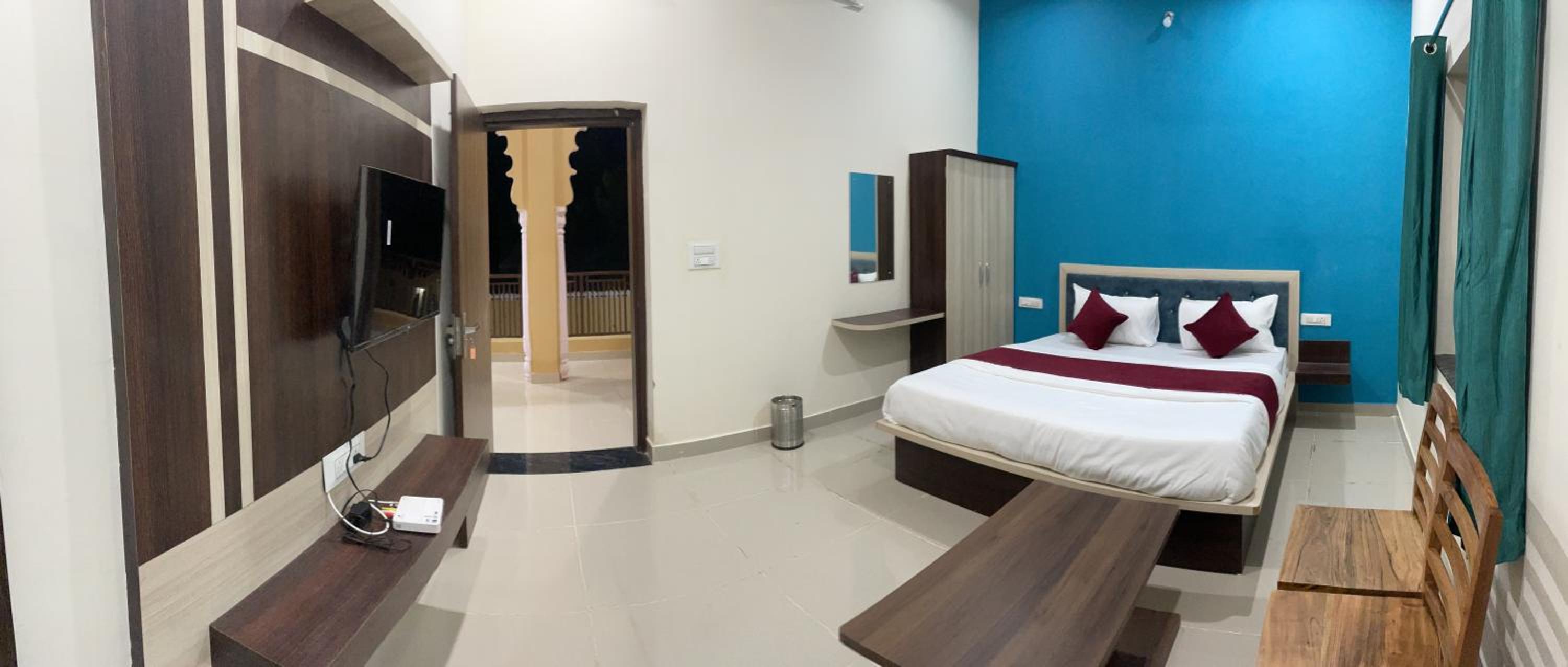 Deluxe King Room photo 3