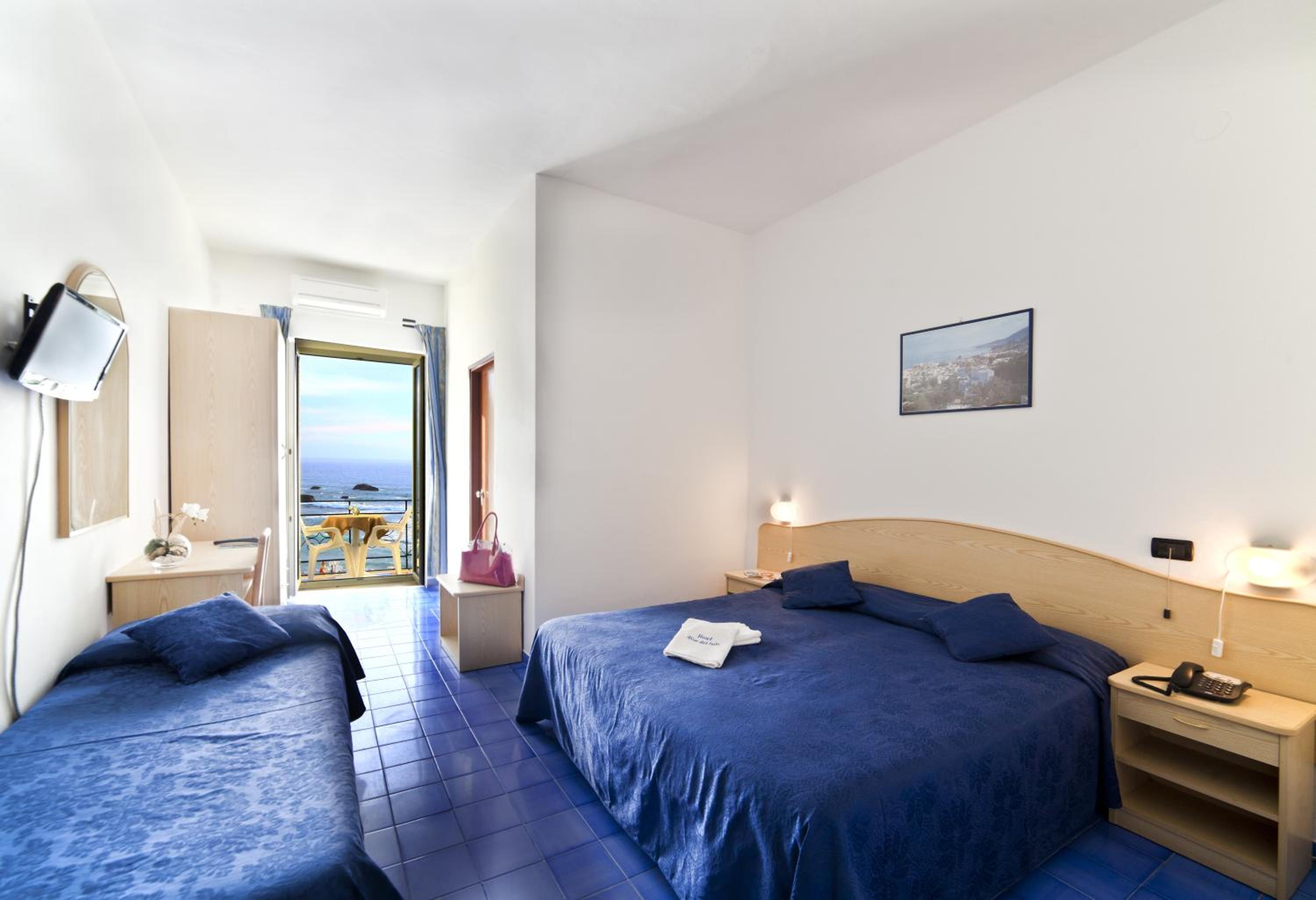 Standard Triple Room with Sea View