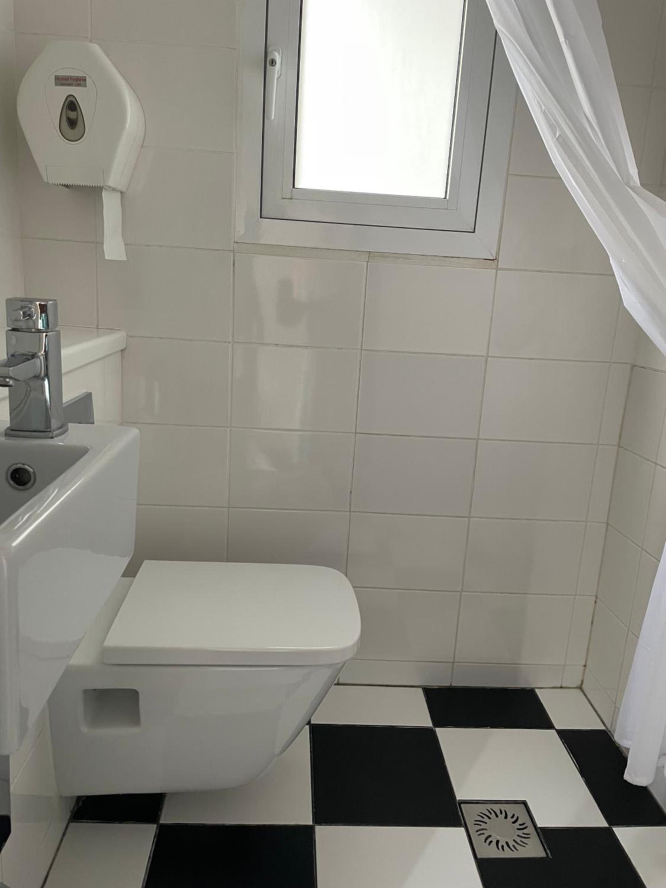 Single Room with Shared Bathroom photo 3