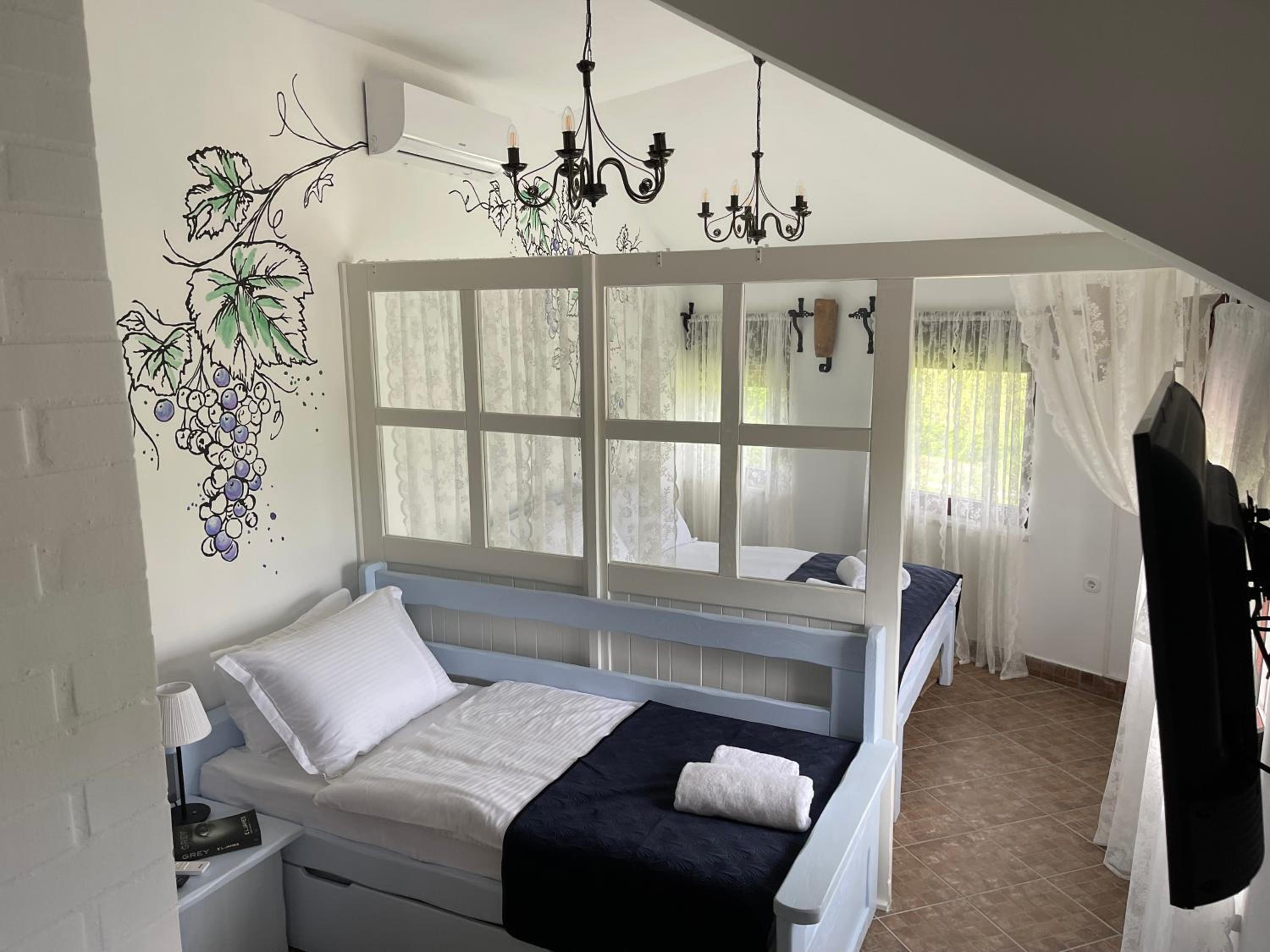 Deluxe Quadruple Room - Photo 9