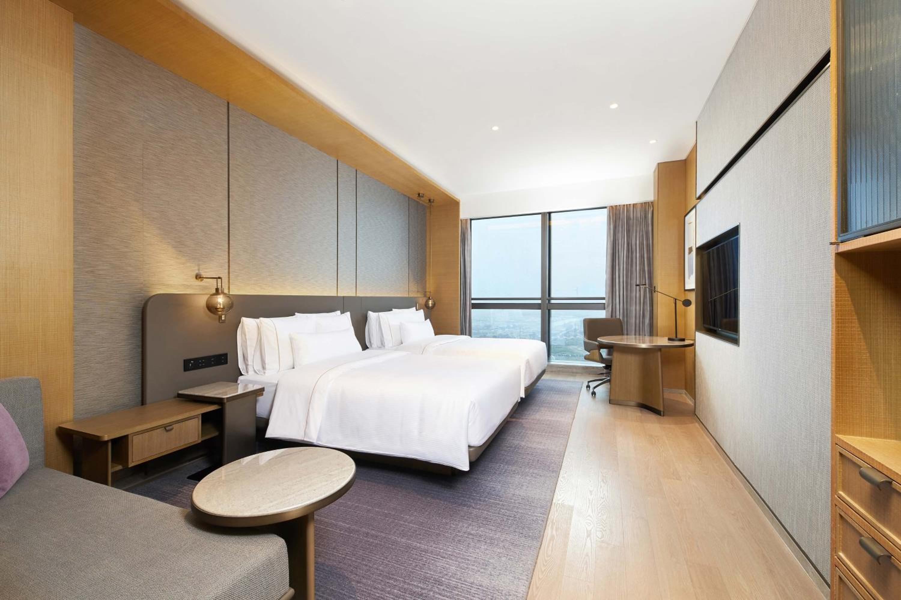 Guest room, 2 Doubles, City view - Photo 6