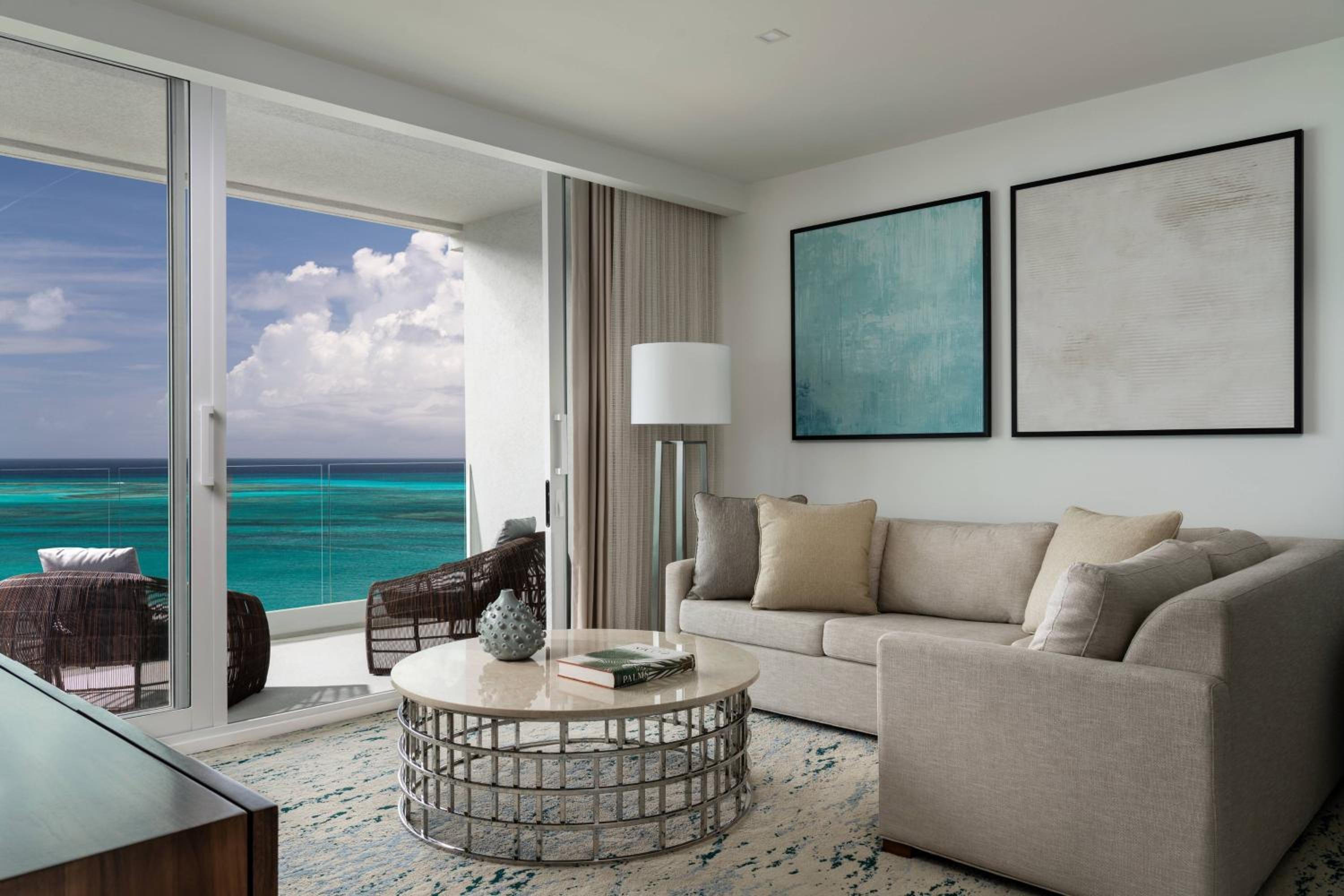 Executive Suite with 1 King, Oceanfront, Balcony - Photo 3