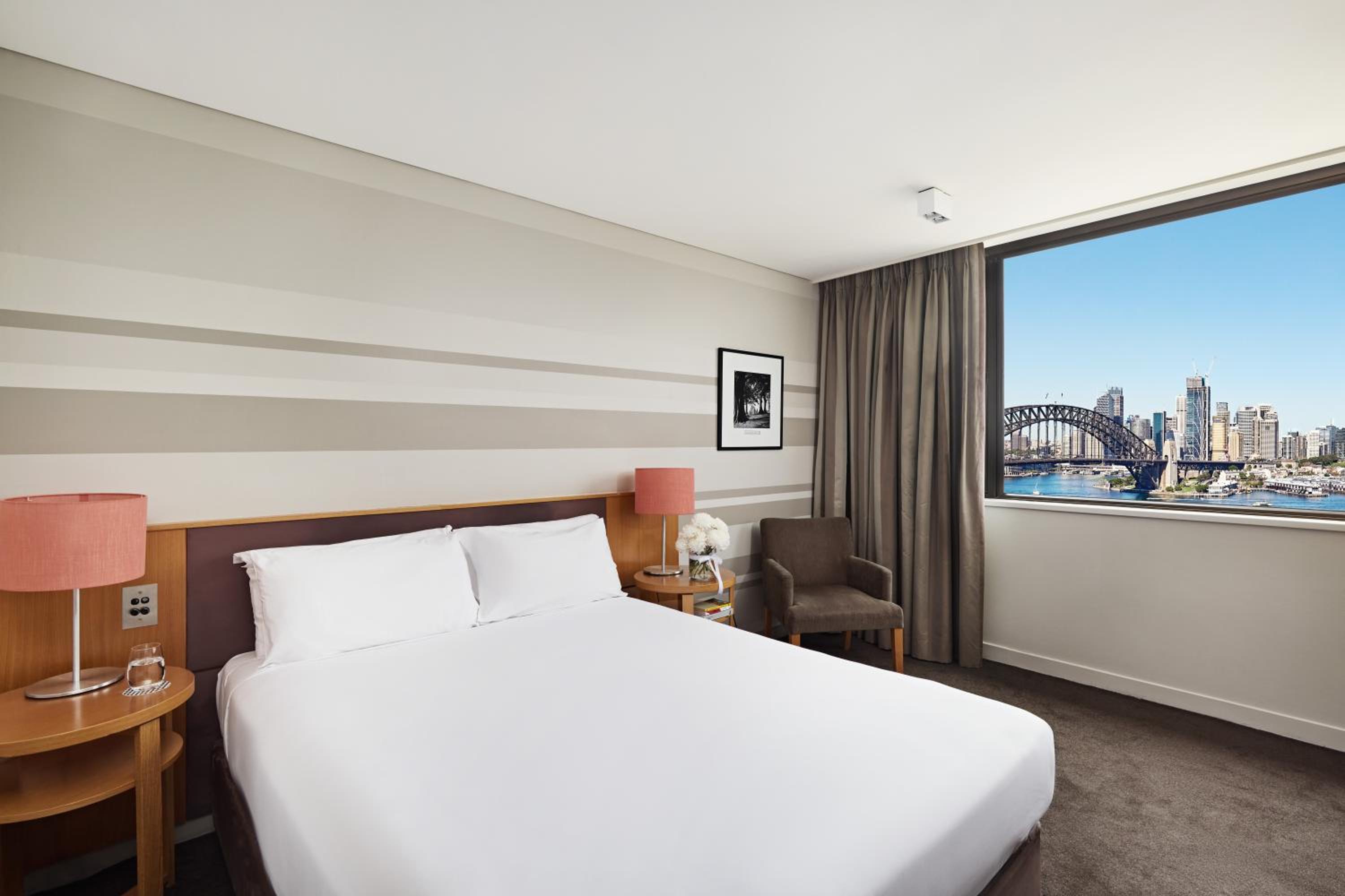 Superior Harbor Bridge King Room