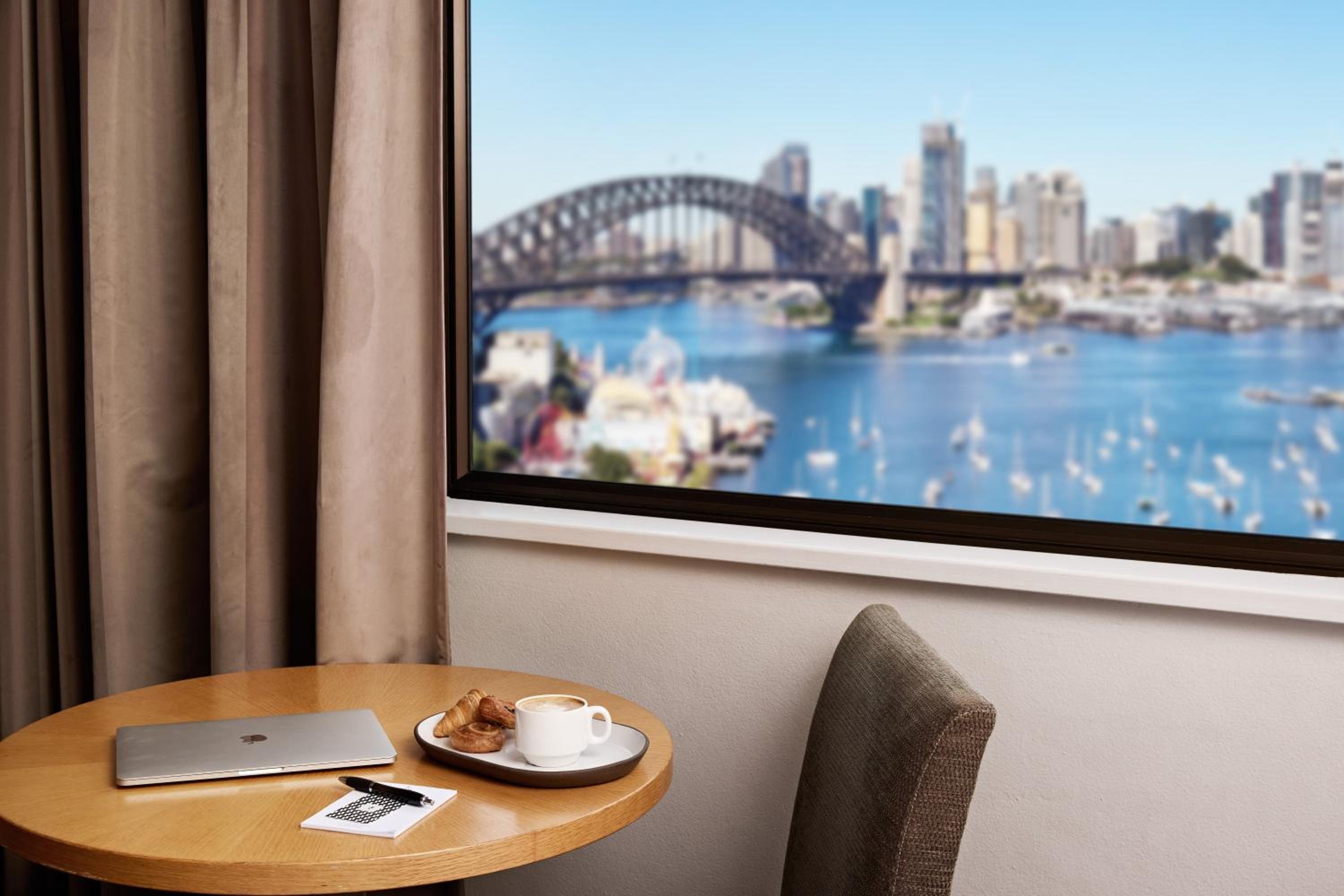 Harbor Bridge Twin Room thumbnail 5