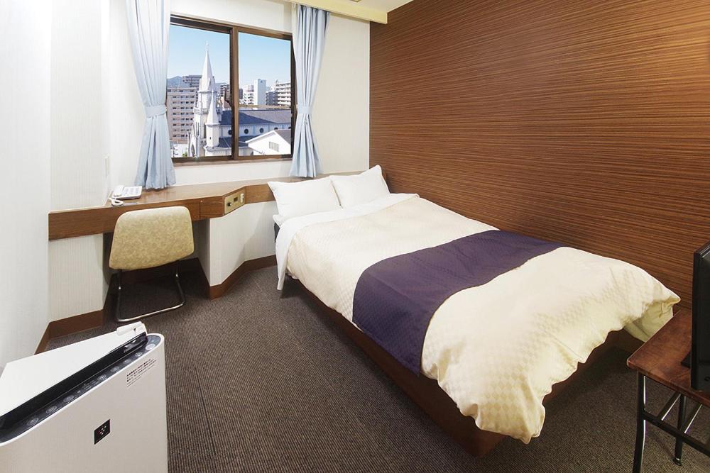 Double Room with Small Double Bed - Smoking photo 1