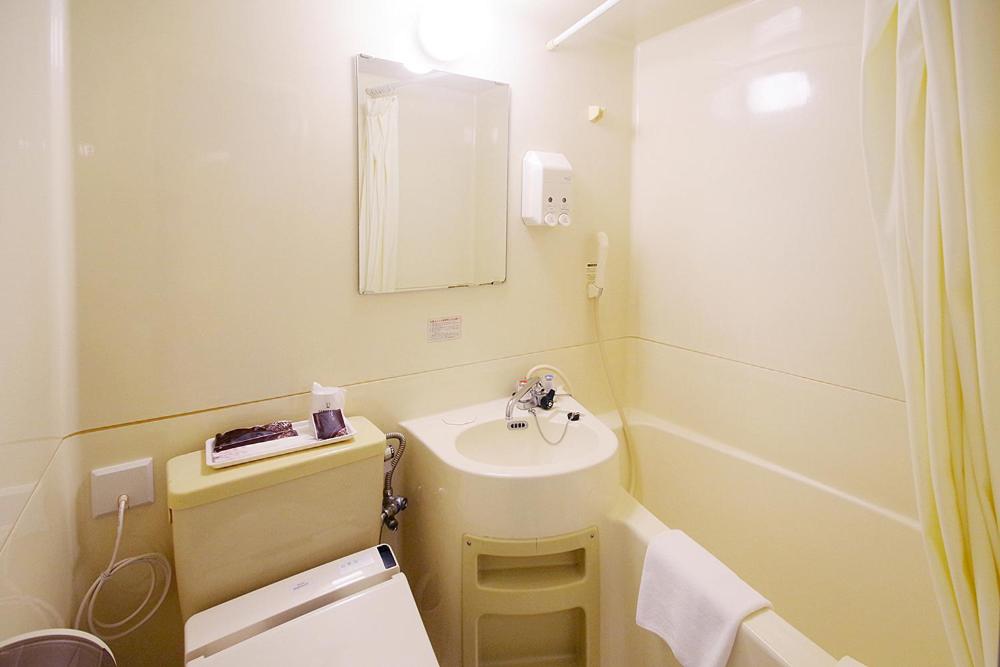 Double Room with Small Double Bed - Smoking photo 2