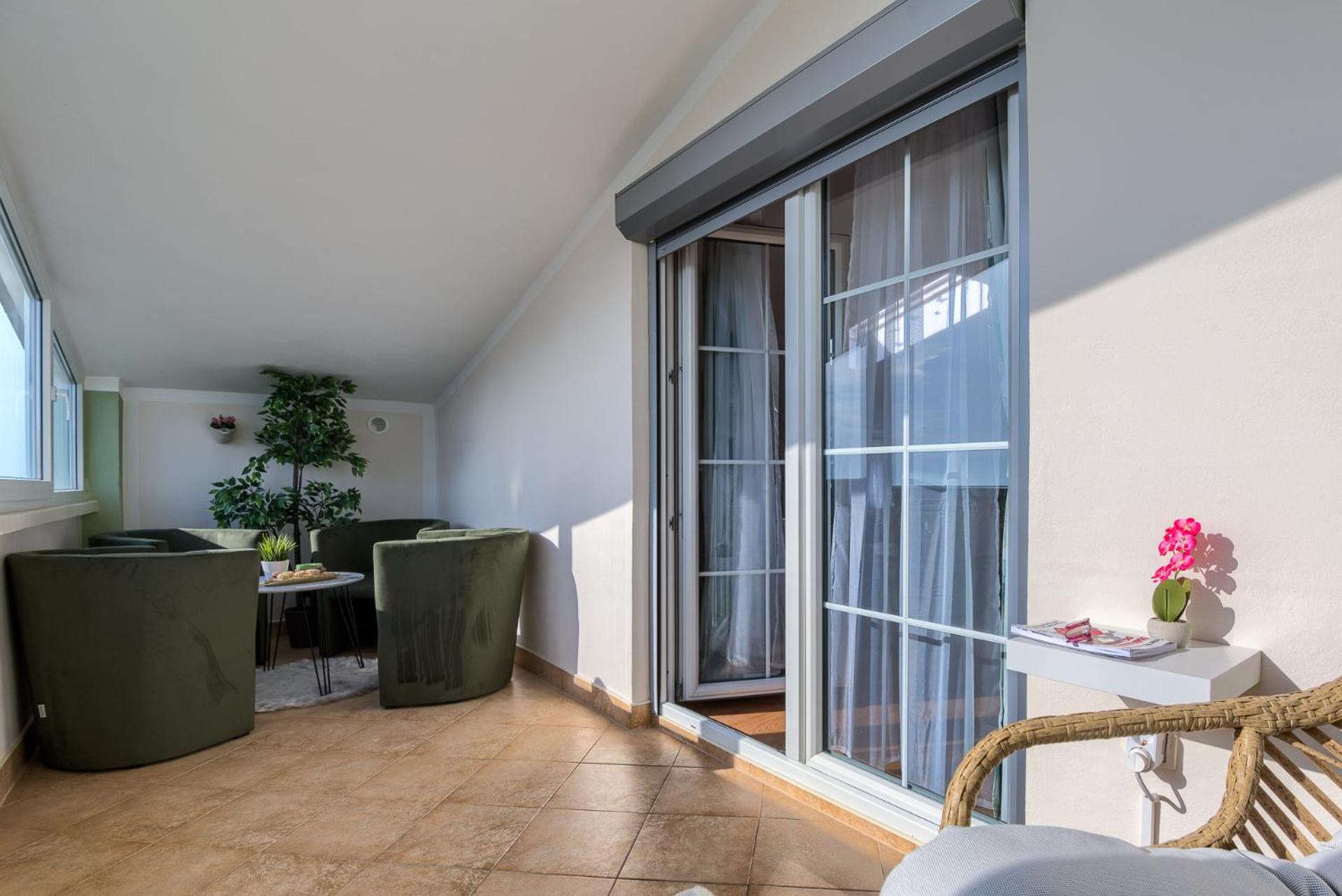 Three-Bedroom Apartment - Photo 25