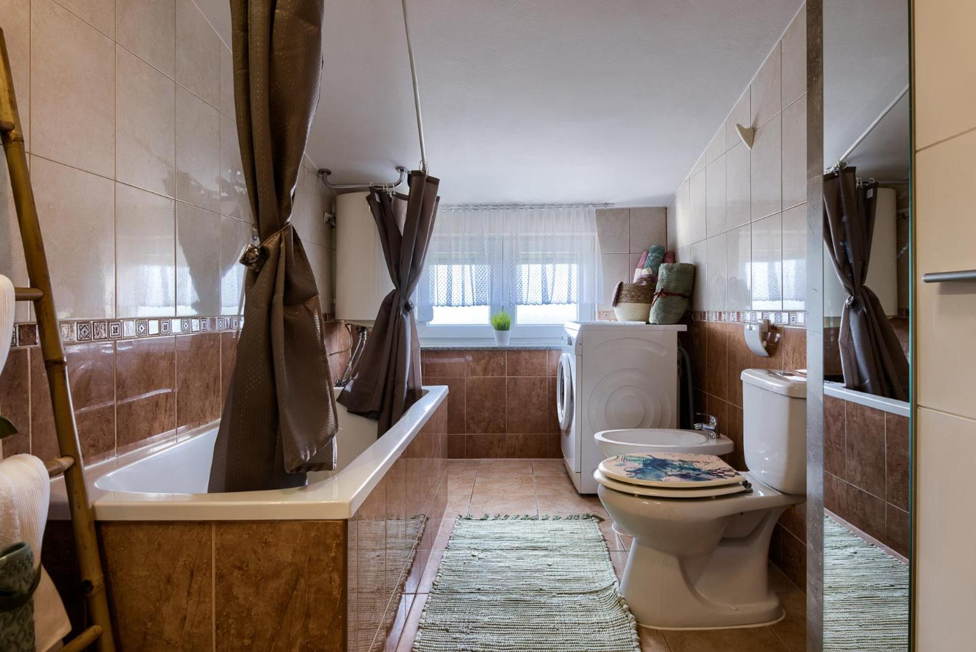 Three-Bedroom Apartment - Photo 19