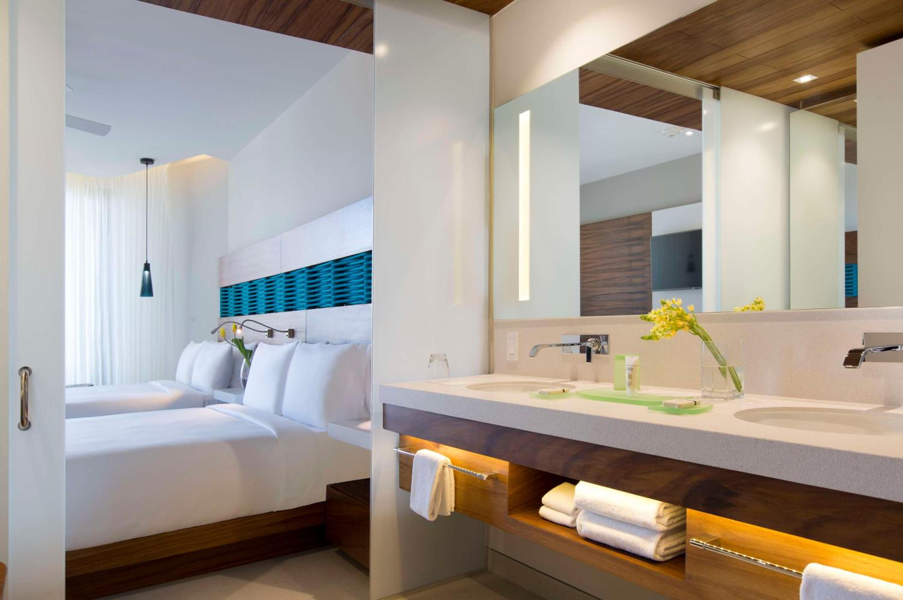 Swim Up Queen Room With Two Queen Beds