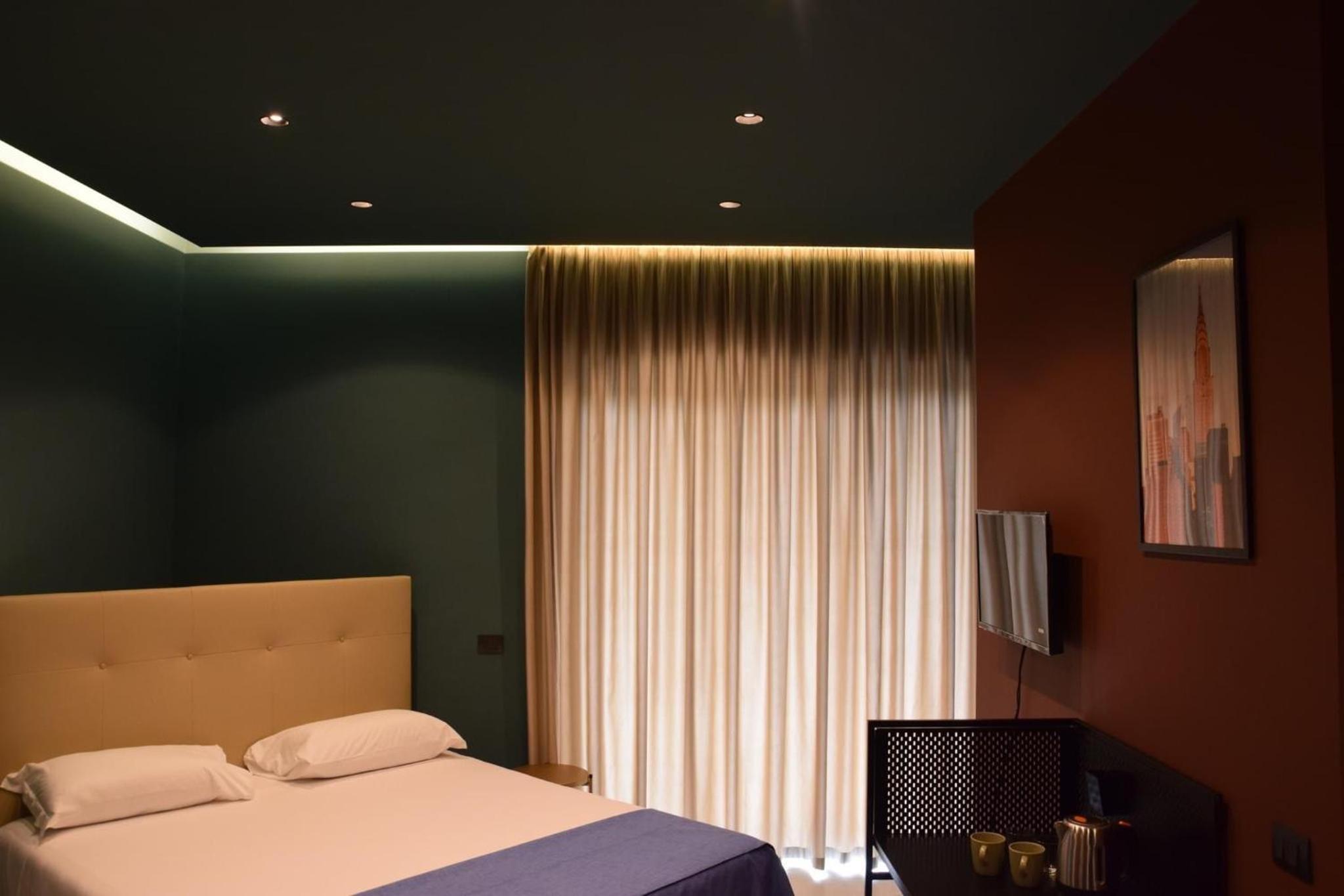 Deluxe Double Room - Photo 9