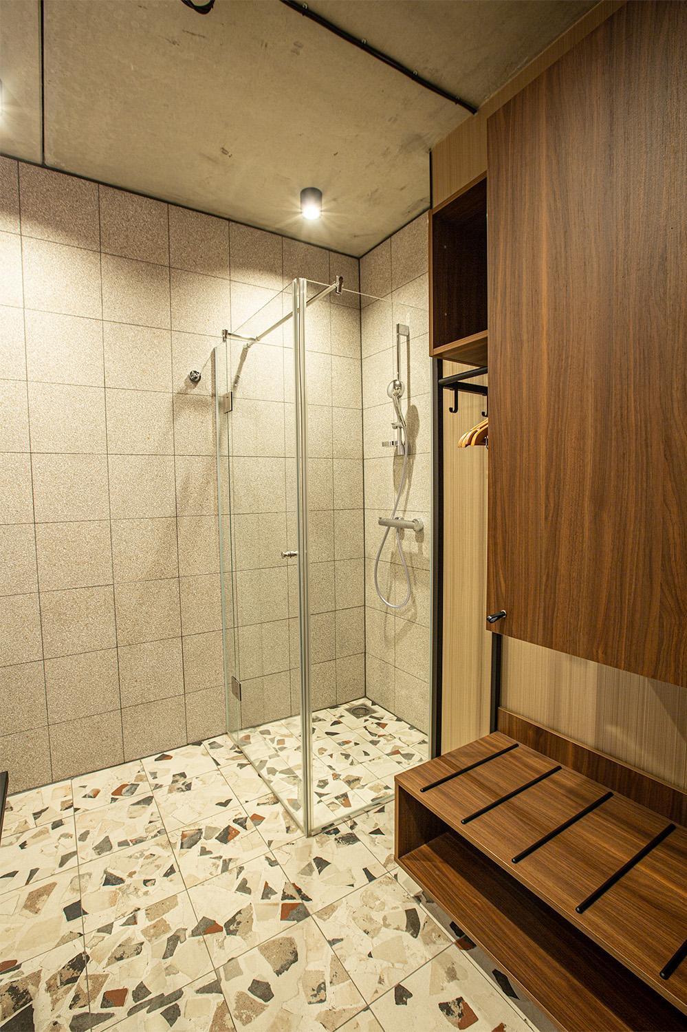 Triple Room thumbnail 5