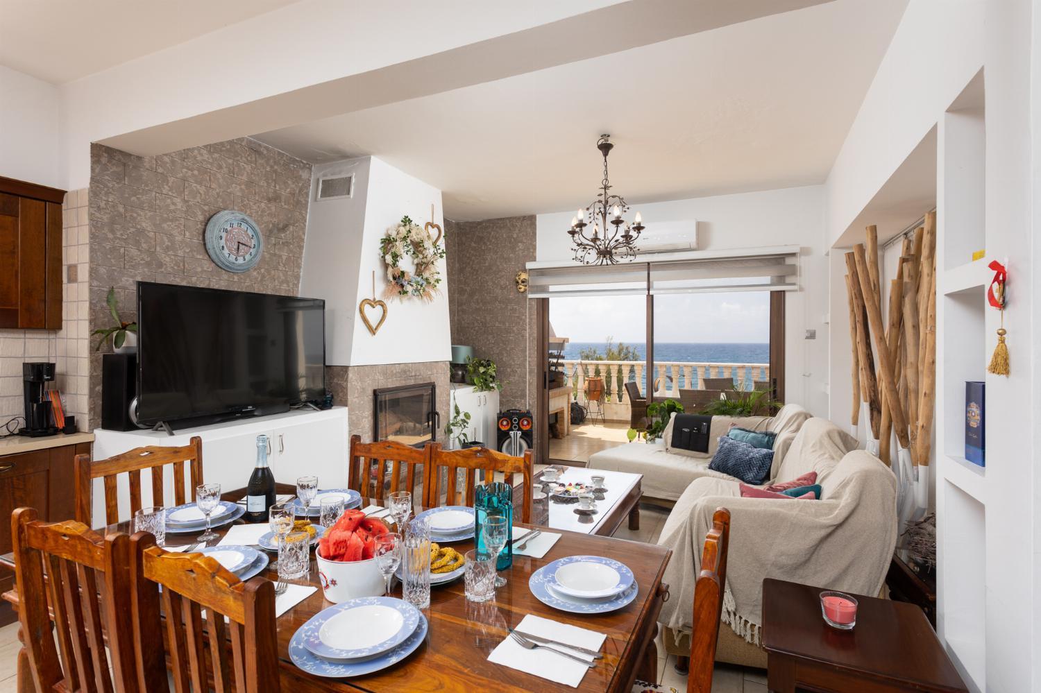 Villa photo 2